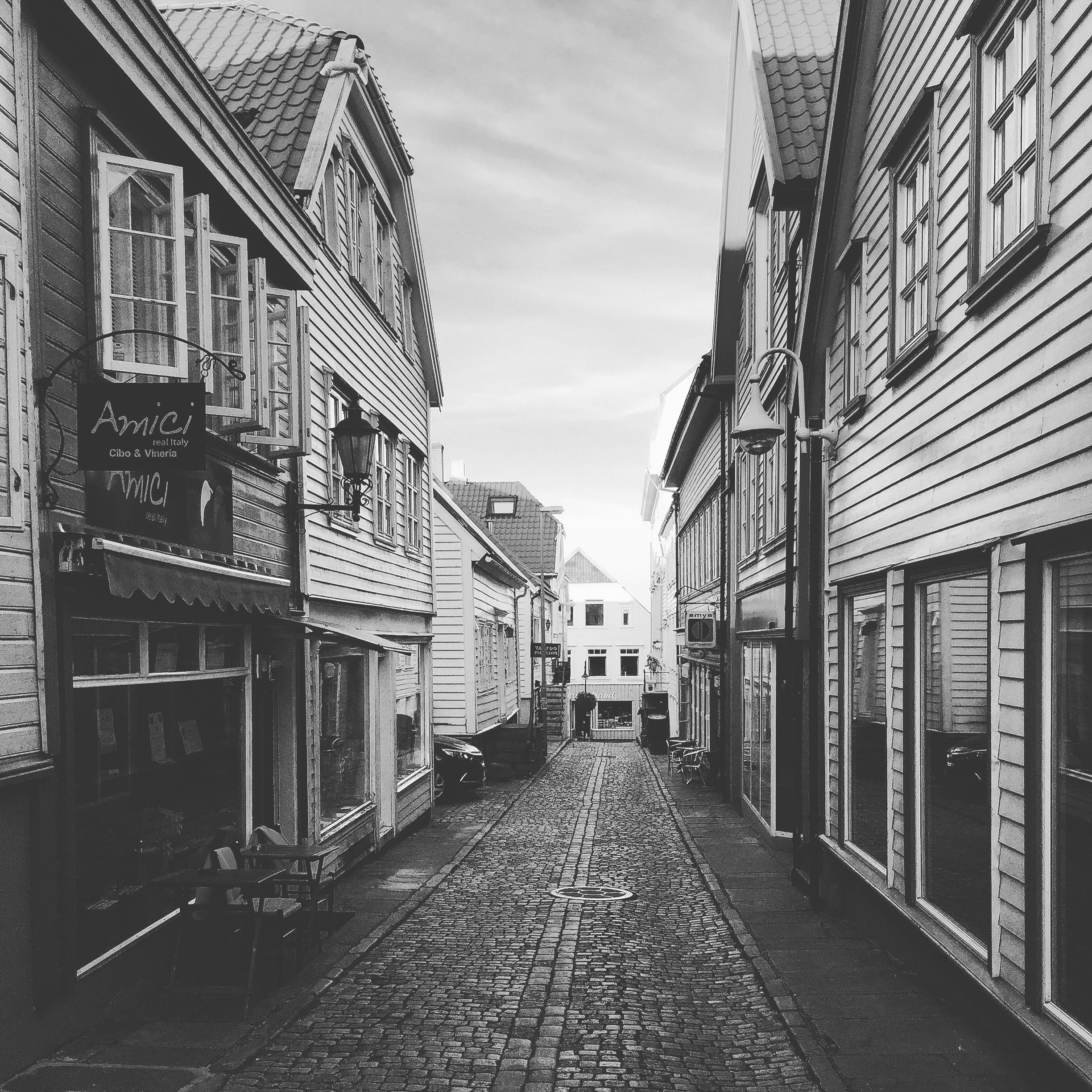 photo, streets, architecture, stavanger, city, diminishing perspective, residential district, building, no people, building exterior, the way forward, pathway, Phone HD Wallpaper