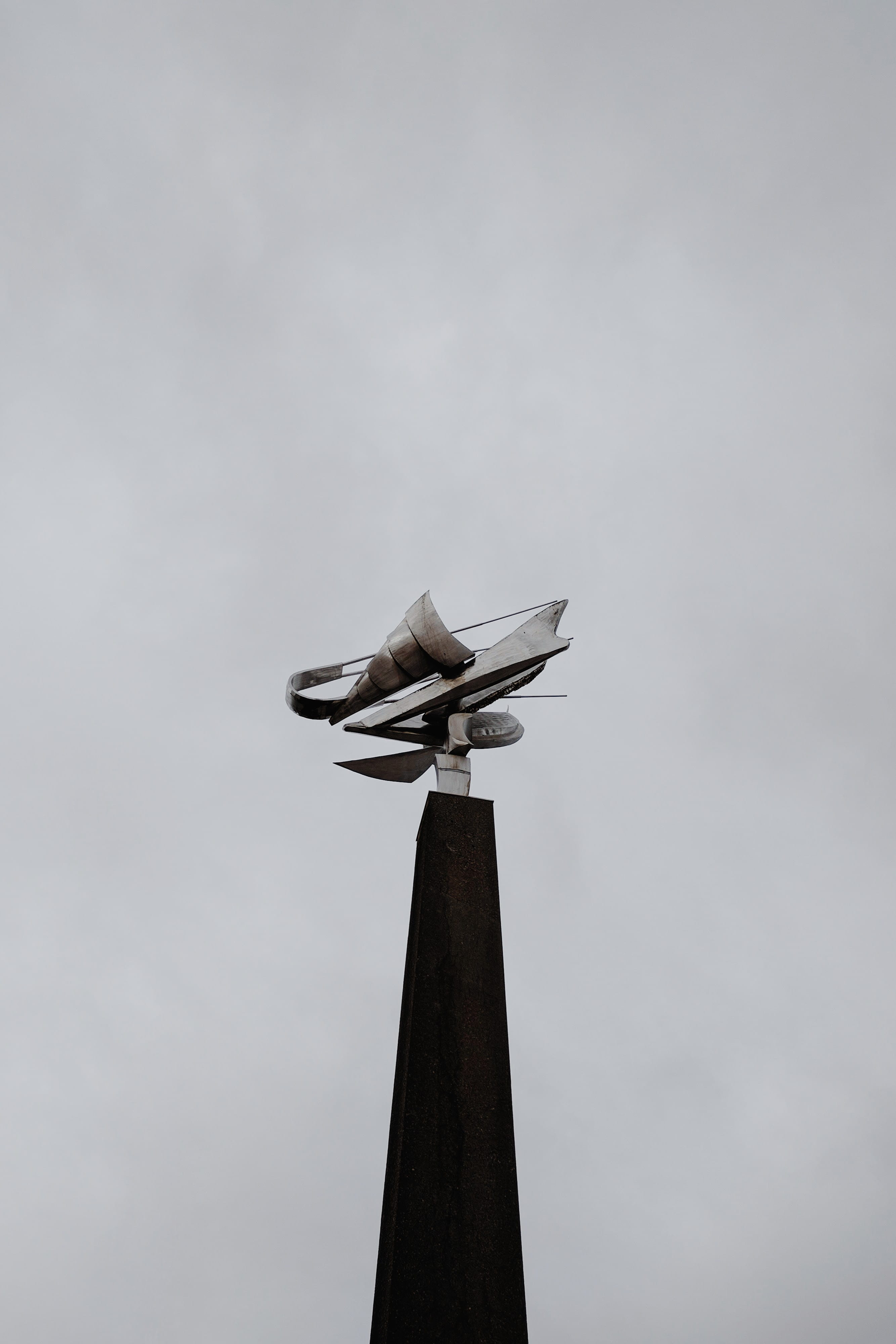 architecture, stavanger sentrum, art and craft, stavanger, norway, built structure, cloud - sky, flying, copy space, one animal, no people, metal, animal wildlife, Phone HD Wallpaper