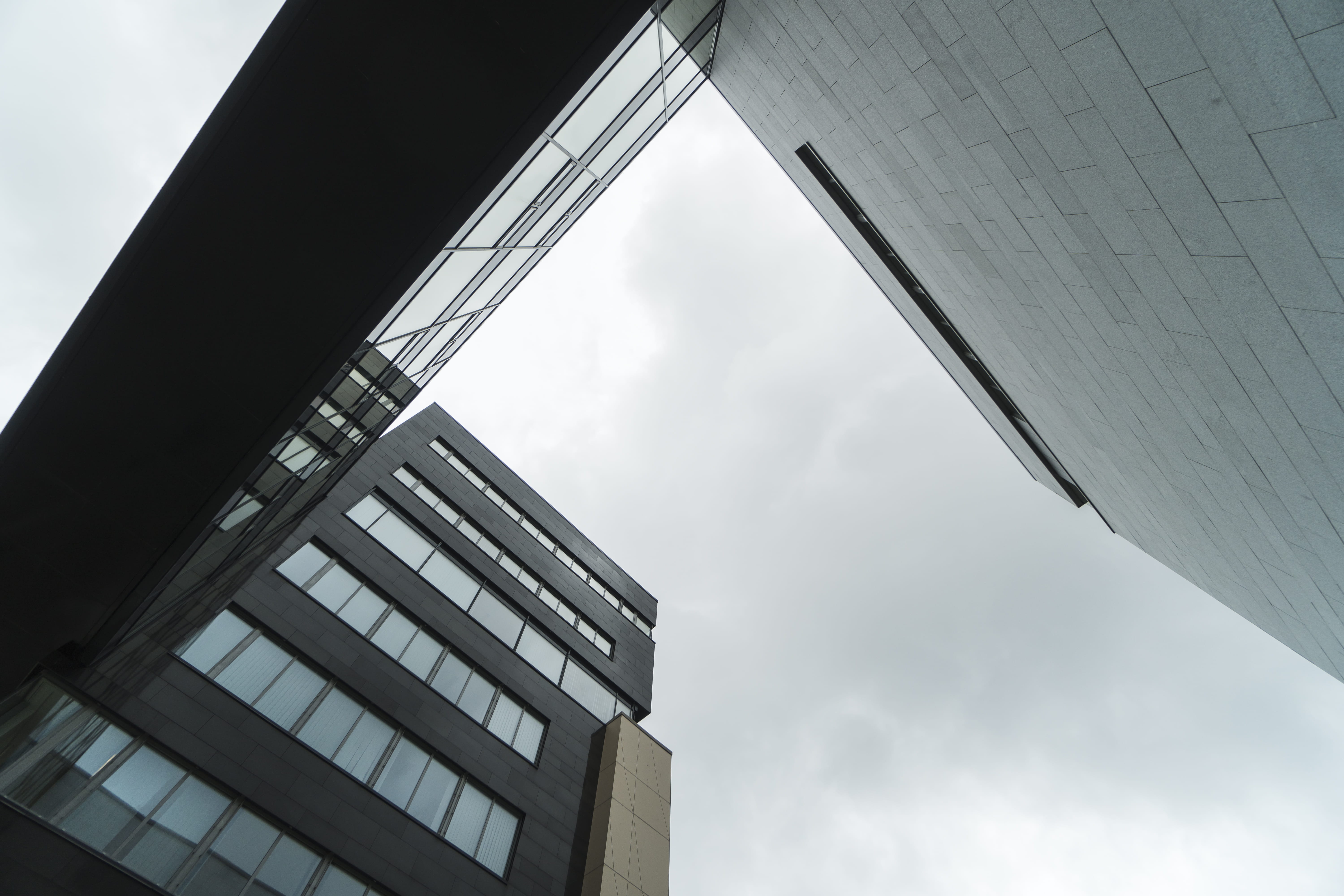 building exterior, nature, day, cloud - sky, glass - material, low angle view, simple, sky, high rise, built structure, outdoors, rogaland, office building exterior, HD Wallpaper