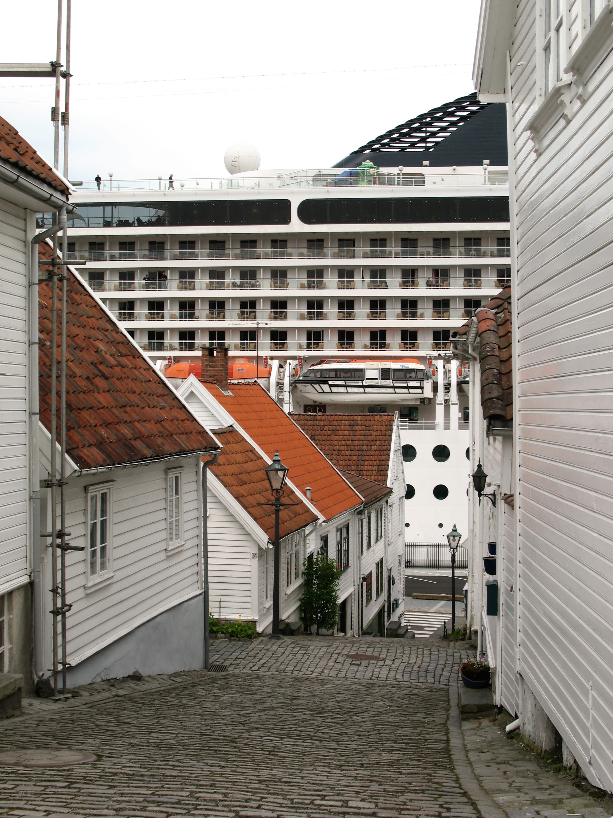 roof, Stavanger, 2K, Street, architecture, building exterior, cobblestone, building, alley, sky, house, built structure, the way forward, footpath, day, Phone HD Wallpaper