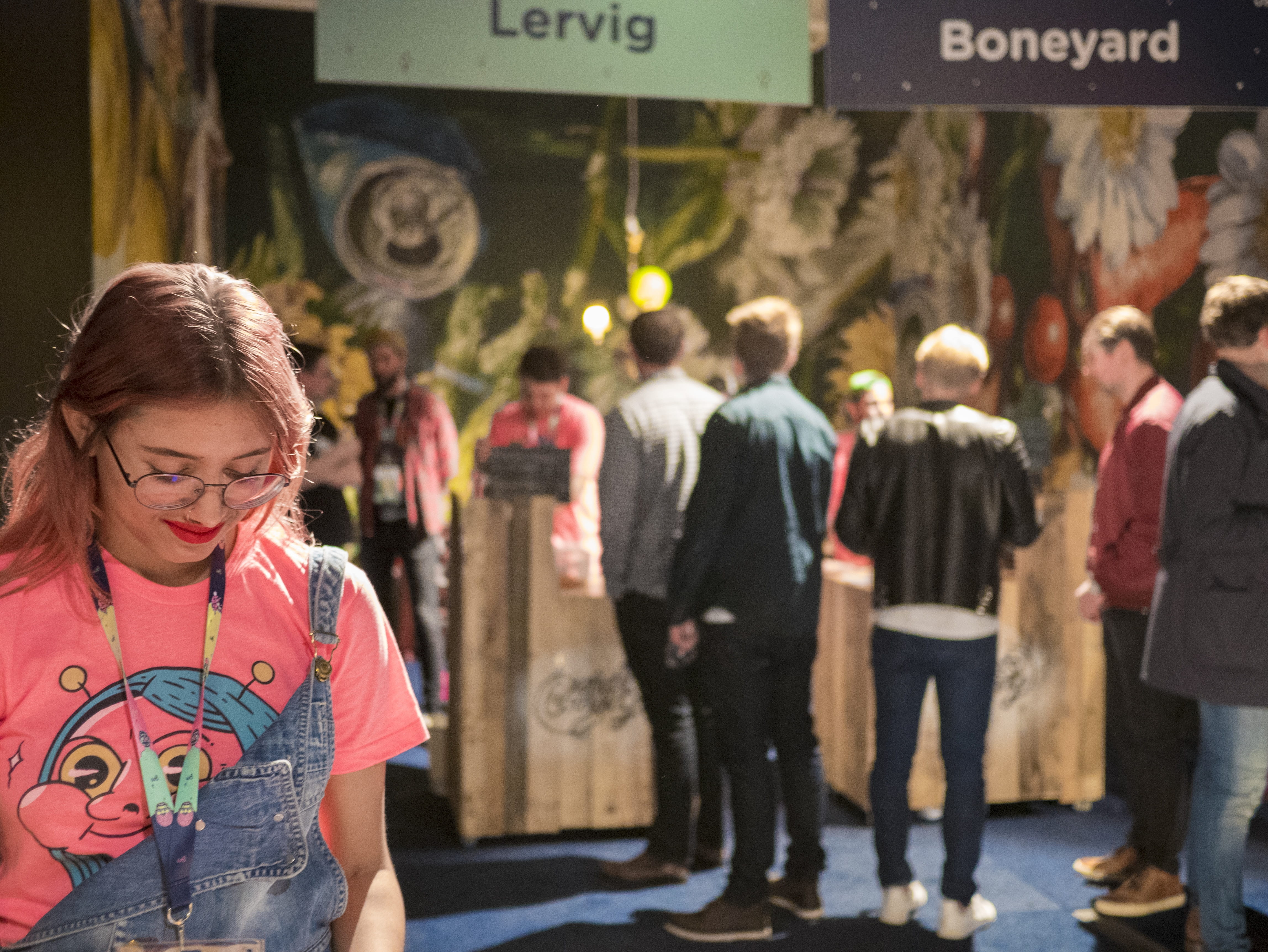 girls, crowd, western script, casual clothing, incidental people, childhood, 4K, people, child, stavanger, whats brewing, focus on foreground, group of people, HD Wallpaper