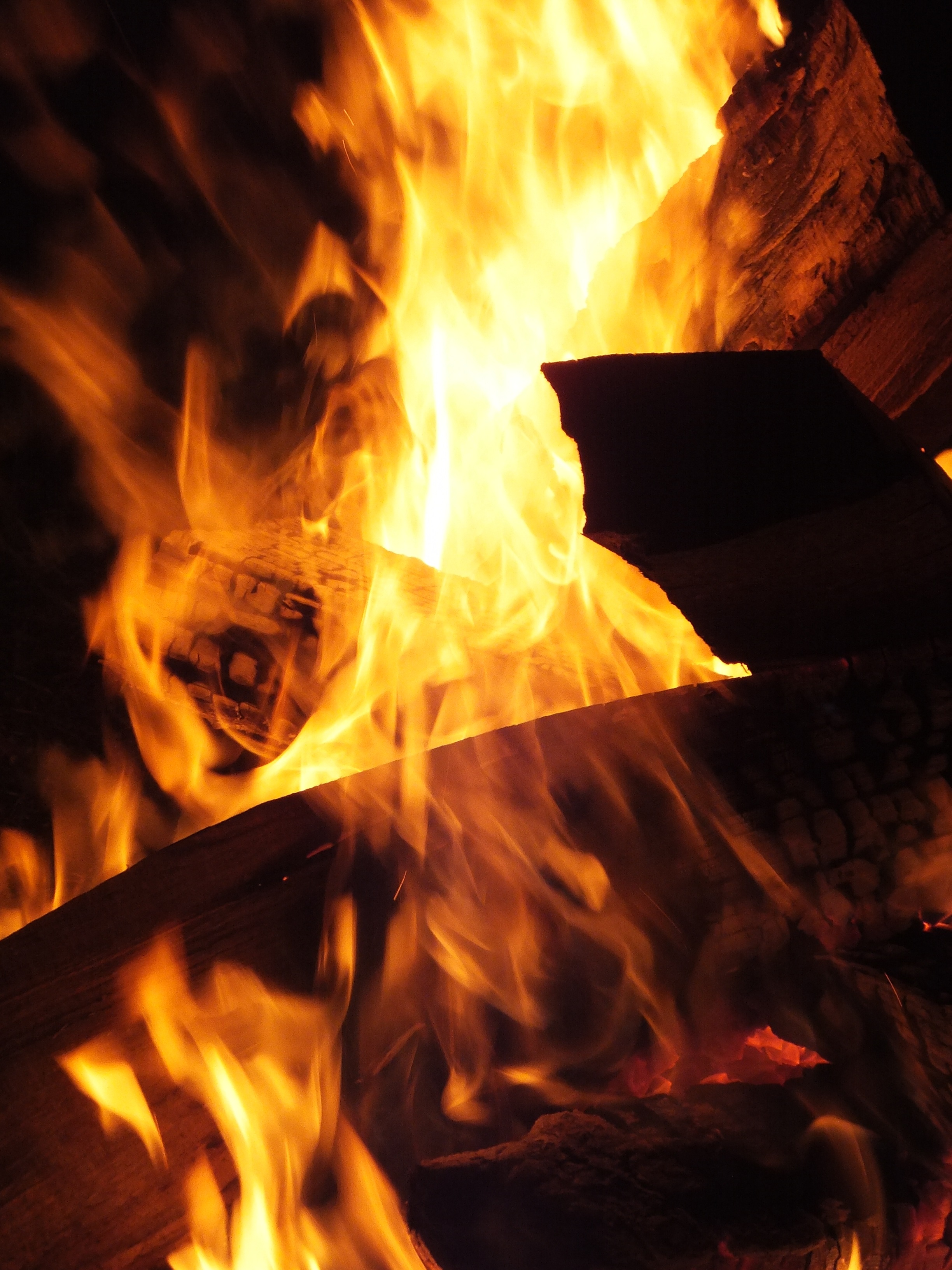 firewood, close-up, burn, midsummer, log, fireplace, fire, 2K, fire - natural phenomenon, flame, nature, night, bonfire, communication, blaze, environment, Phone HD Wallpaper