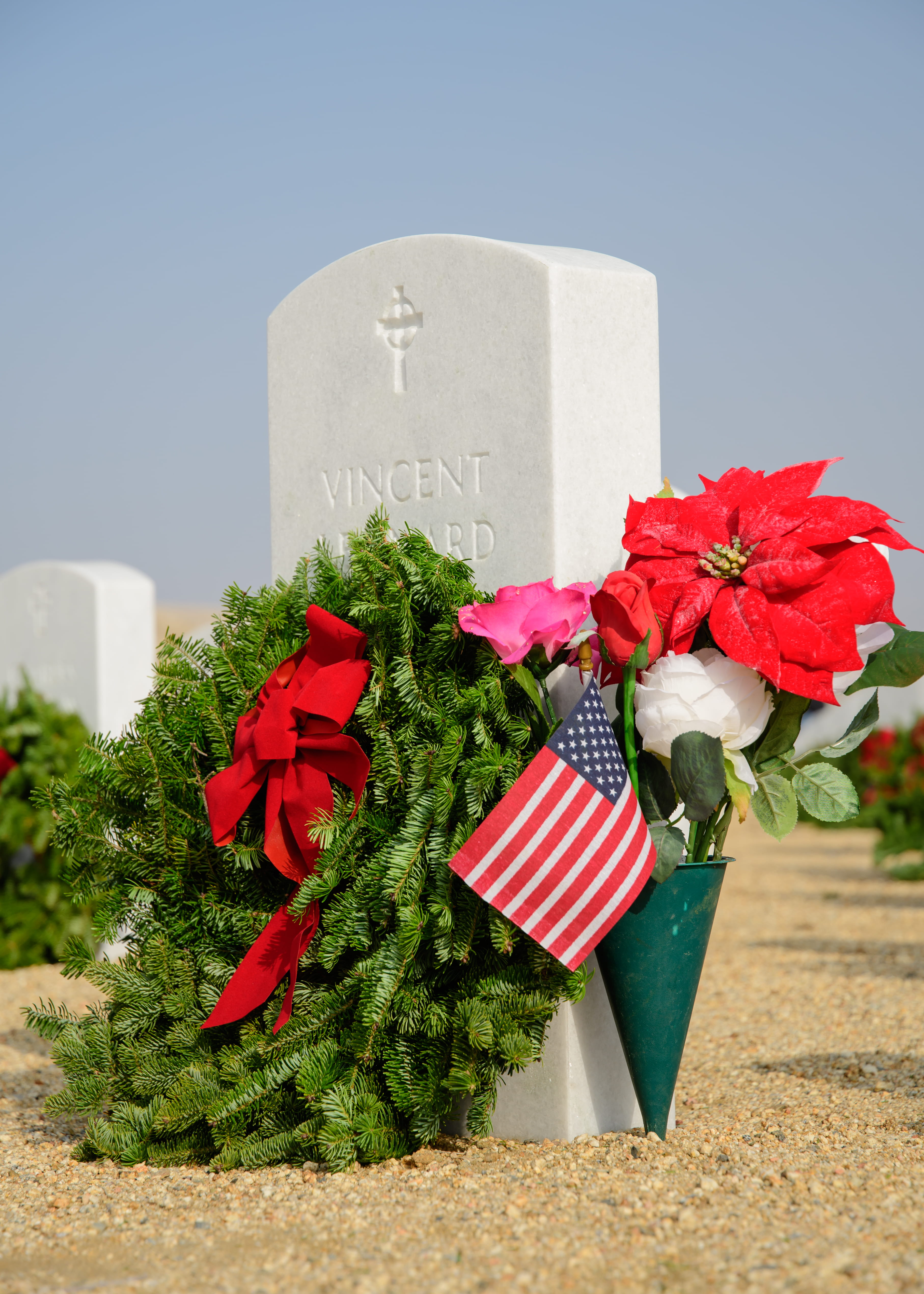 bakersfield, red, wreaths across america, remember, kern county, architecture, 4K, plant, nature, flag, patriotism, emotion, flowering plant, celebration, Phone HD Wallpaper