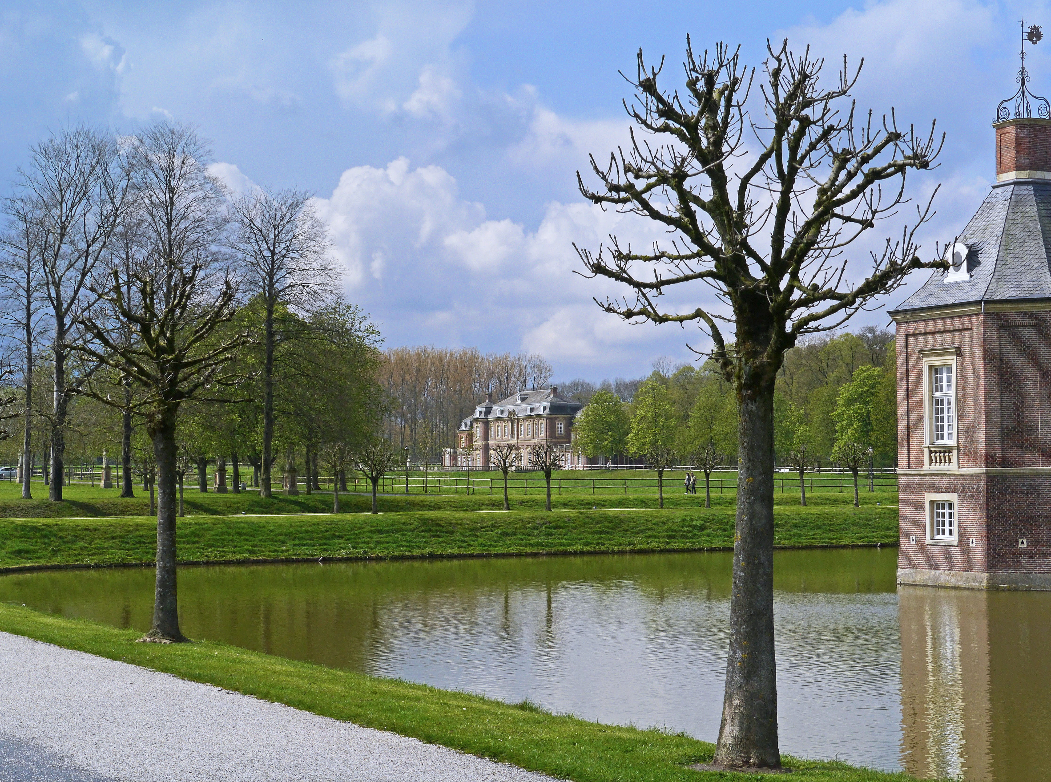 building, lake, 4K, nature, home, waters, green color, building exterior, outdoors, park trees, reflection, plant, chestnut avenue, annex, no people, spring at the water castle, HD Wallpaper