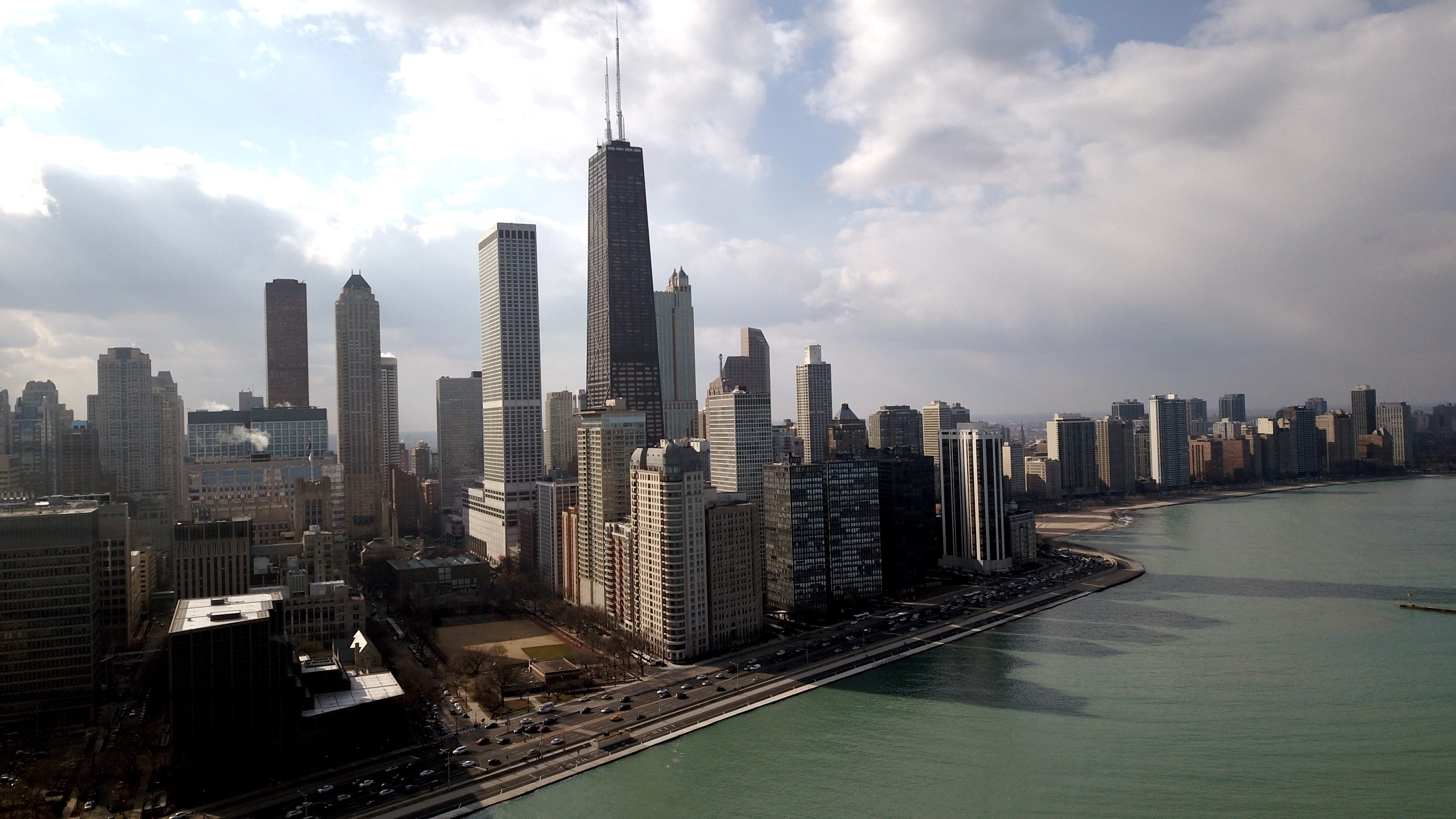 no people, city, tower, sky, waterfront, chicago, water, swimming pool, architecture, building exterior, skyscraper, lake shore drive, skyline, financial district, HD Wallpaper