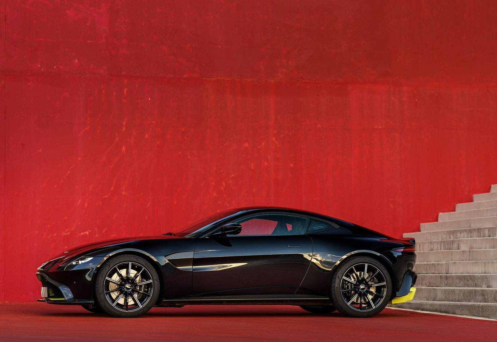 luxury, 720P, copy space, wealth, car, no people, motor vehicle, mode of transportation, vantage, sports car, stage, land vehicle, chrome, onyx, convertible, HD Wallpaper