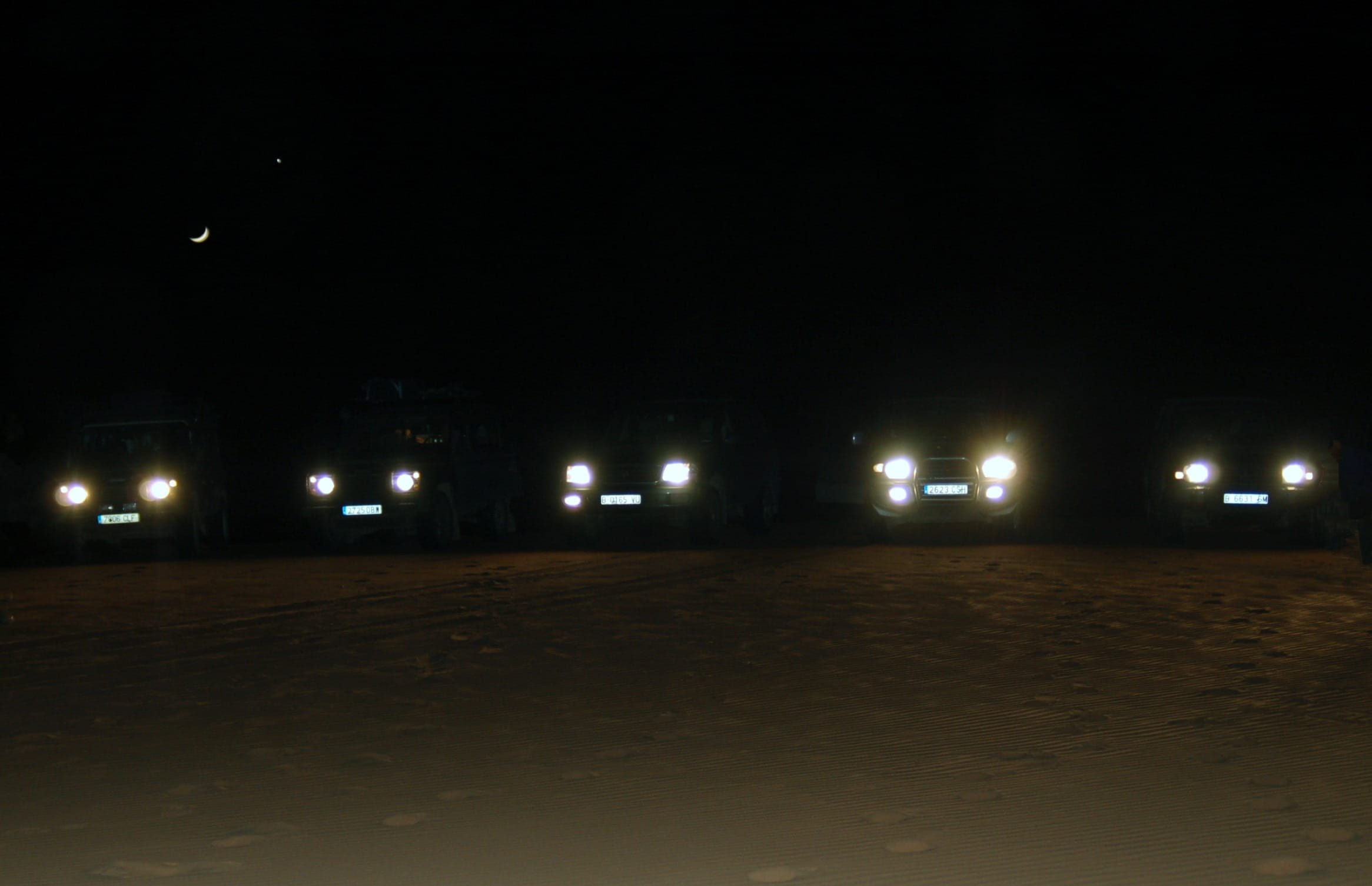 street, city, in a row, land, engine, light - natural phenomenon, black and white, dunes, copy space, building, Morocco, soledad, traces of tyres, dark, HD Wallpaper