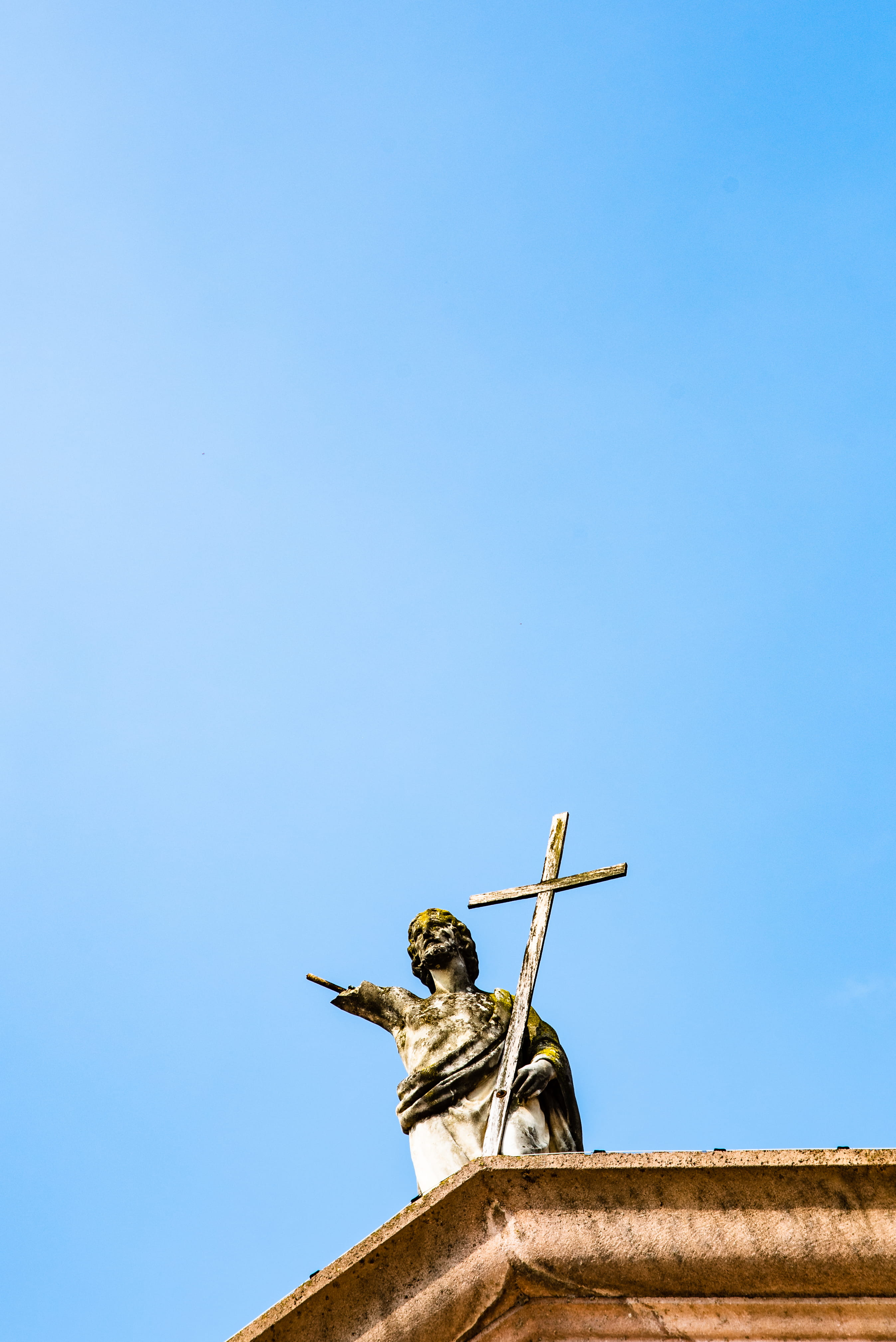 sculpture, blue, sky, one animal, peschiera del garda, christianity, animal, damage, saint, animals in the wild, vertebrate, mammal, cross, architecture, Phone HD Wallpaper