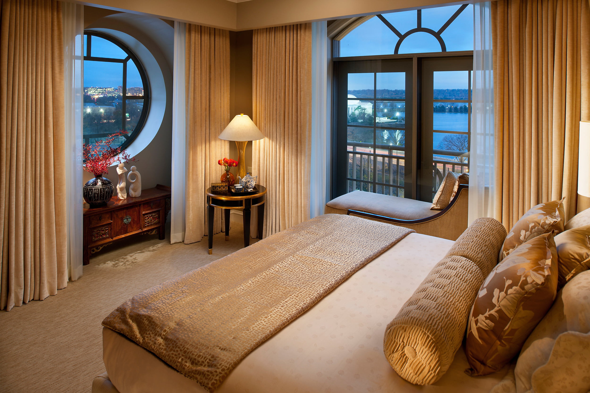 brown, 1080P, cozy, window, design, pillow, hotel room, sheet, hotel, luxury, cushions, chair, interior, tables, furniture, home showcase interior, architecture, HD Wallpaper