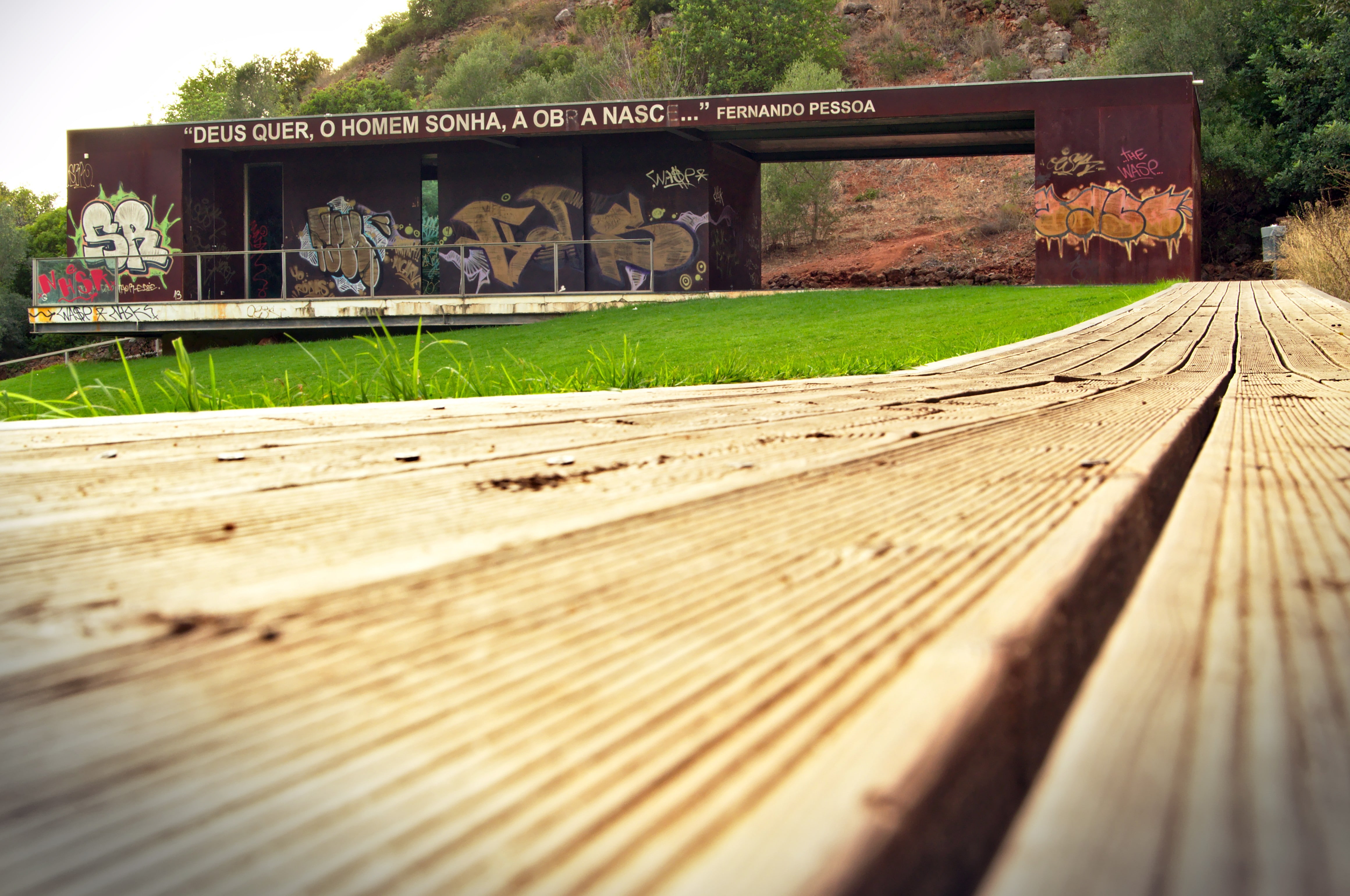 bridge - man made structure, urban, footbridge, no people, outdoors, transportation, focus on background, land, connection, day, surface level, nature, HD Wallpaper