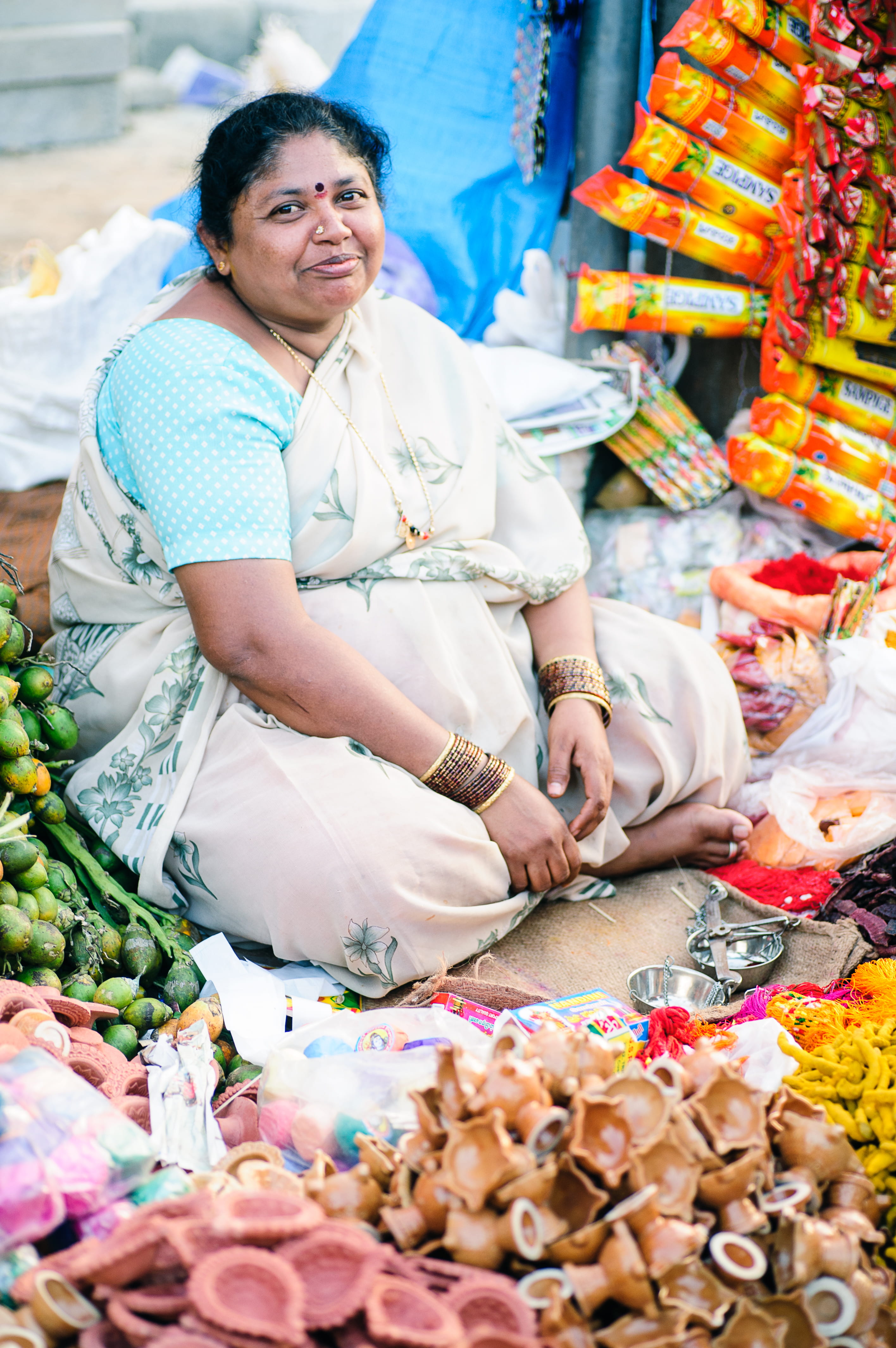 merchant, commerce, daylight, women, sale, food, small business, real people, mature adult, market stall, business, bargain, street, sell, shopping, selling, Phone HD Wallpaper