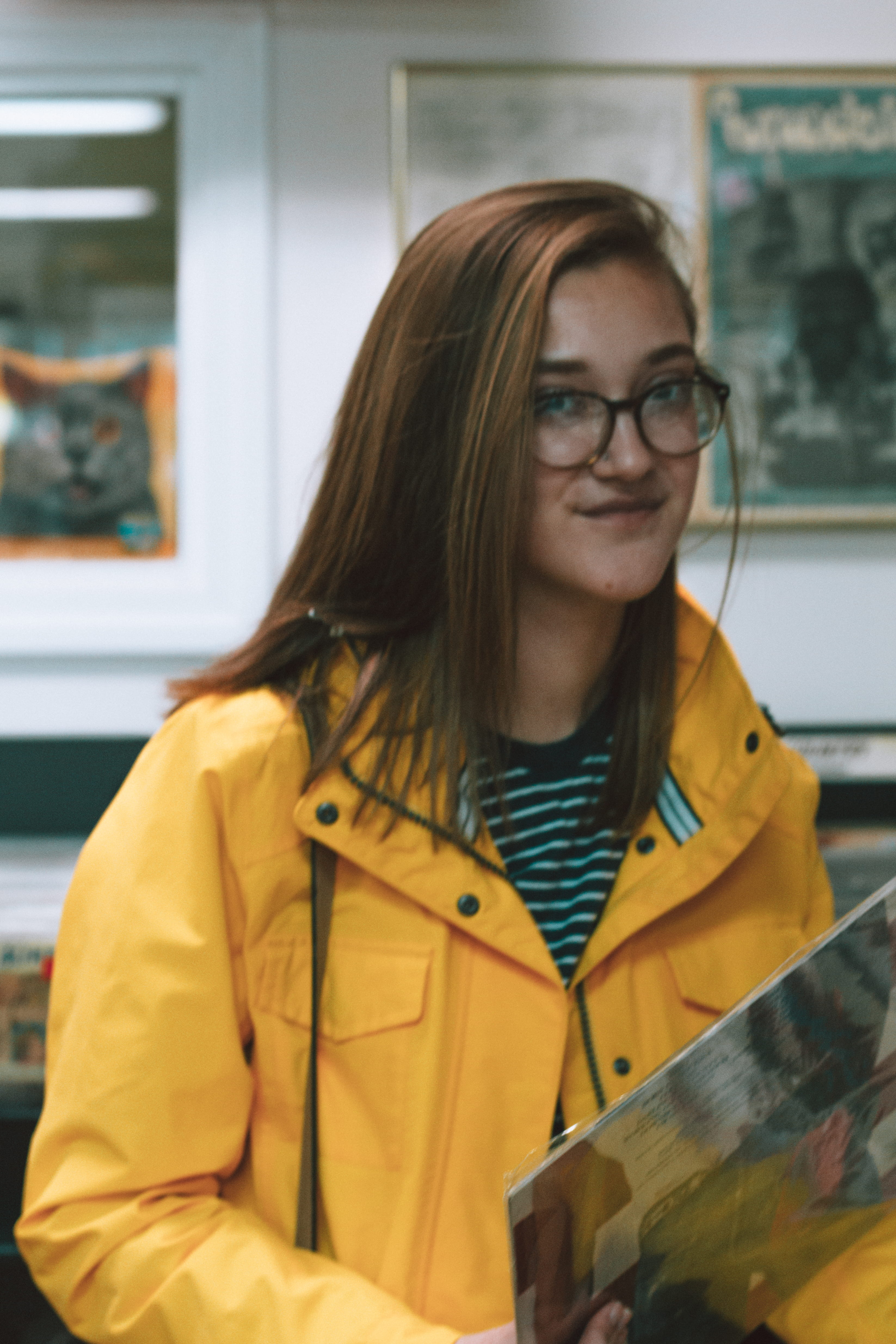 model, spring, tape, one person, vinyl, women, pawn, records, eyeglasses, young women, sell, 4K, looking, waist up, student, smart, indoors, record store, Phone HD Wallpaper