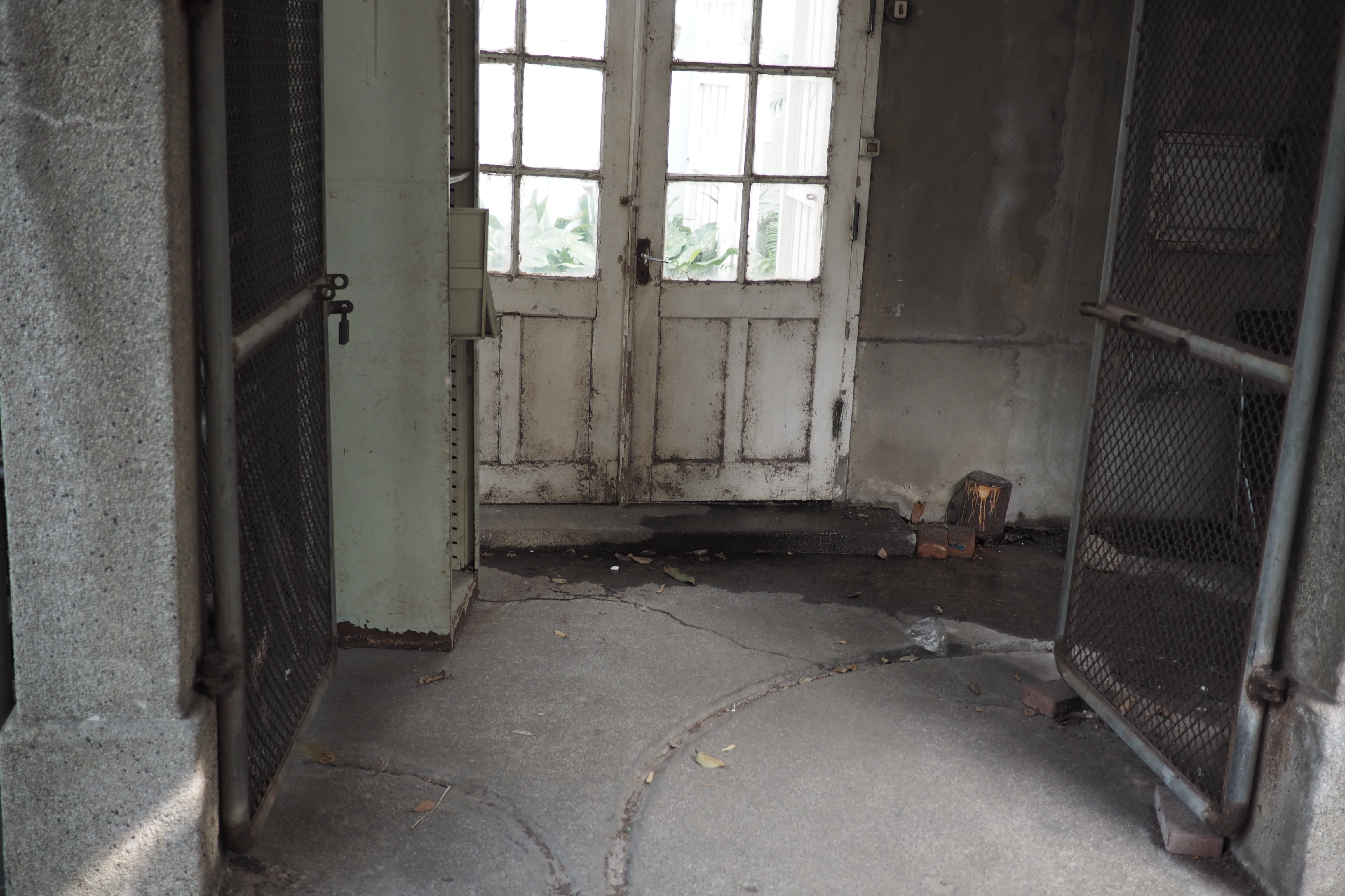 concrete, built structure, corridor, french door, entrance, prison, obsolete, old, dungeon, 4K, deterioration, window, indoors, run-down, fireman, day, HD Wallpaper