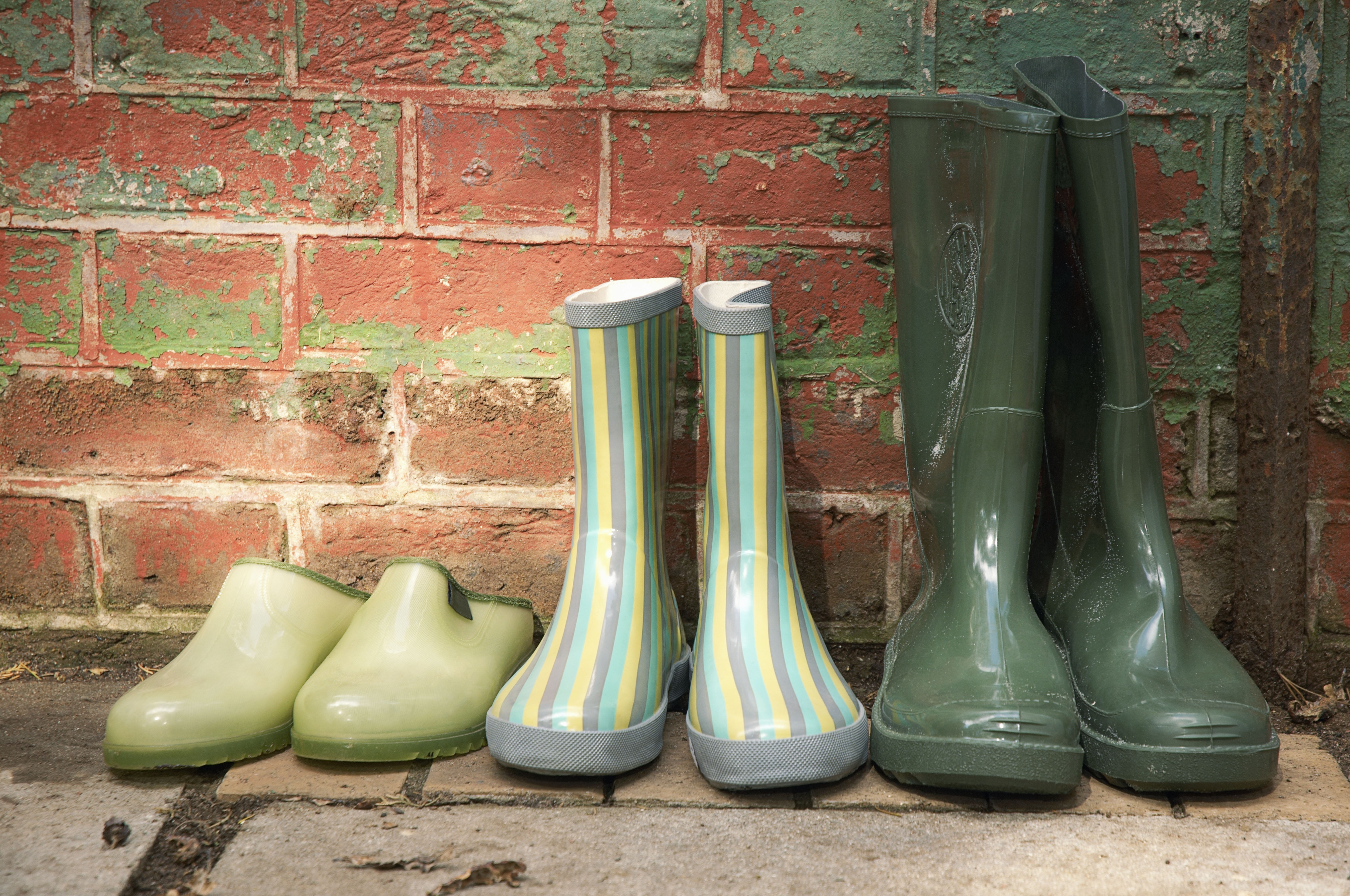 elegance, cultures, galoshes, rubber, street, 5K, fashion, red, shoe, rain, old, pairs, boots, pair, shoes, outdoors, two, HD Wallpaper