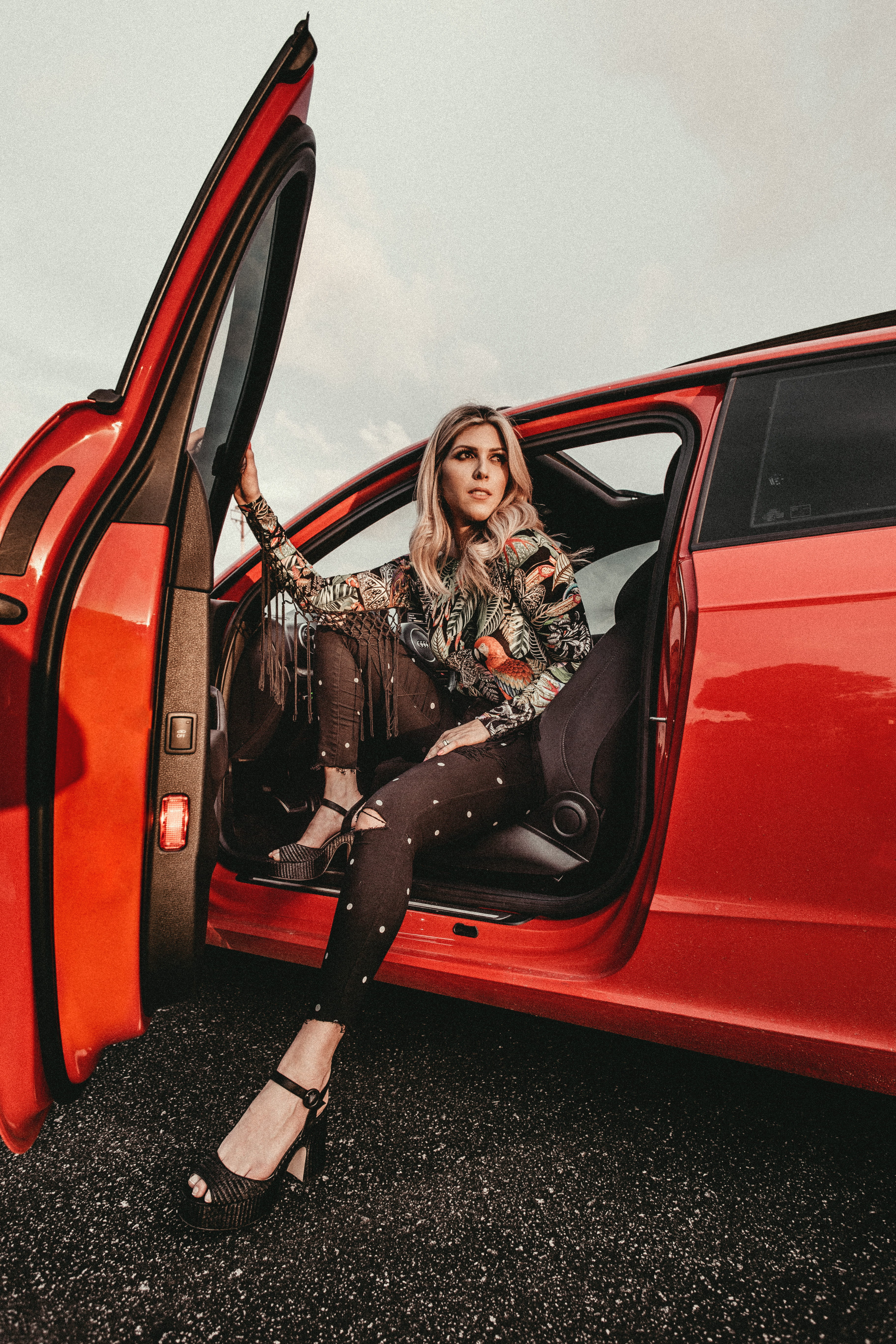 human, black, leisure activity, adult, woman, portrait, blond, young adult, moda, looking at camera, car door, driver, apparel, seat, s, clothing, sitting, Phone HD Wallpaper