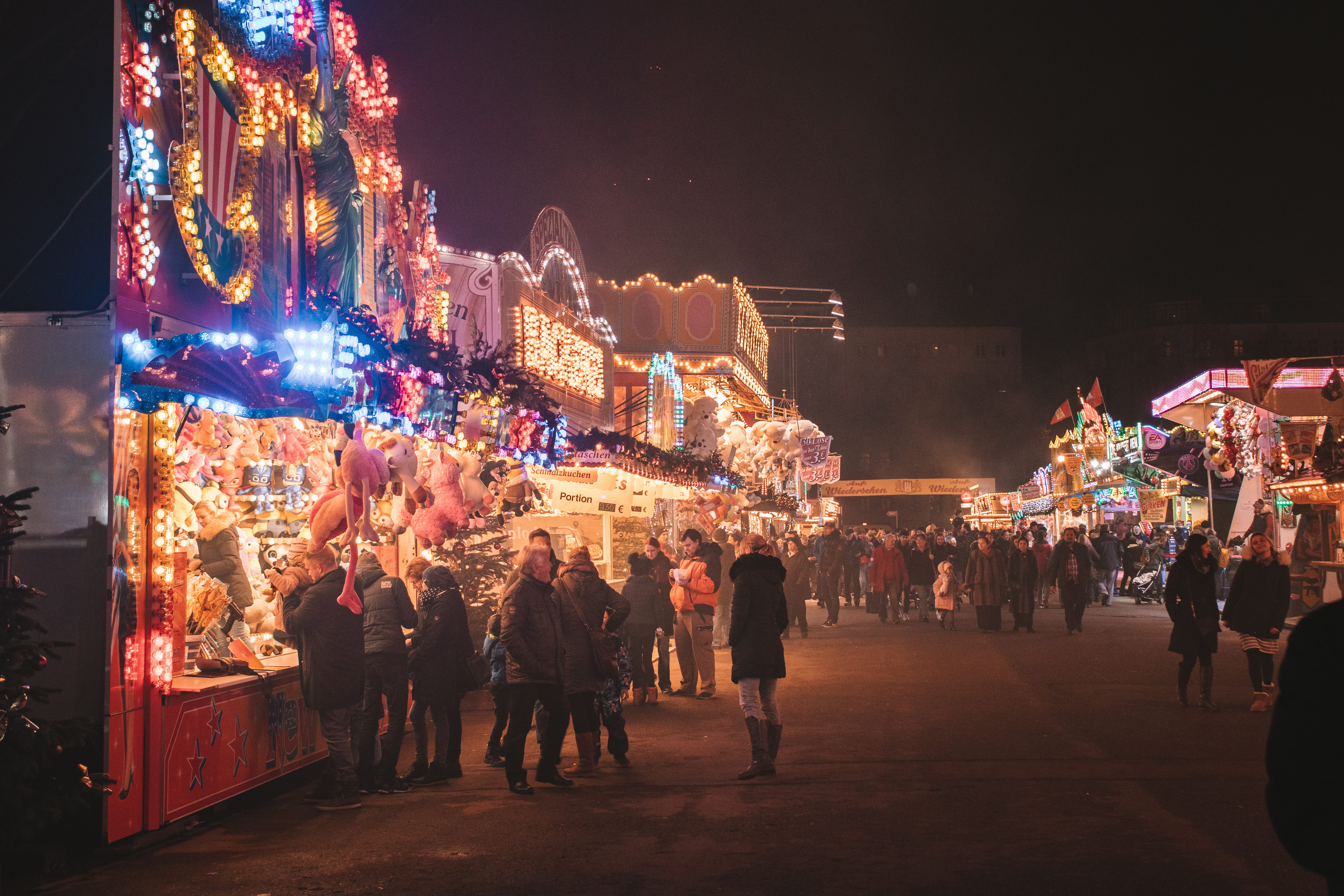 amusement park, lighting equipment, group of people, village, christmas decoration, 5K, celebration event, human, city, carnival, theme park, christmas, HD Wallpaper