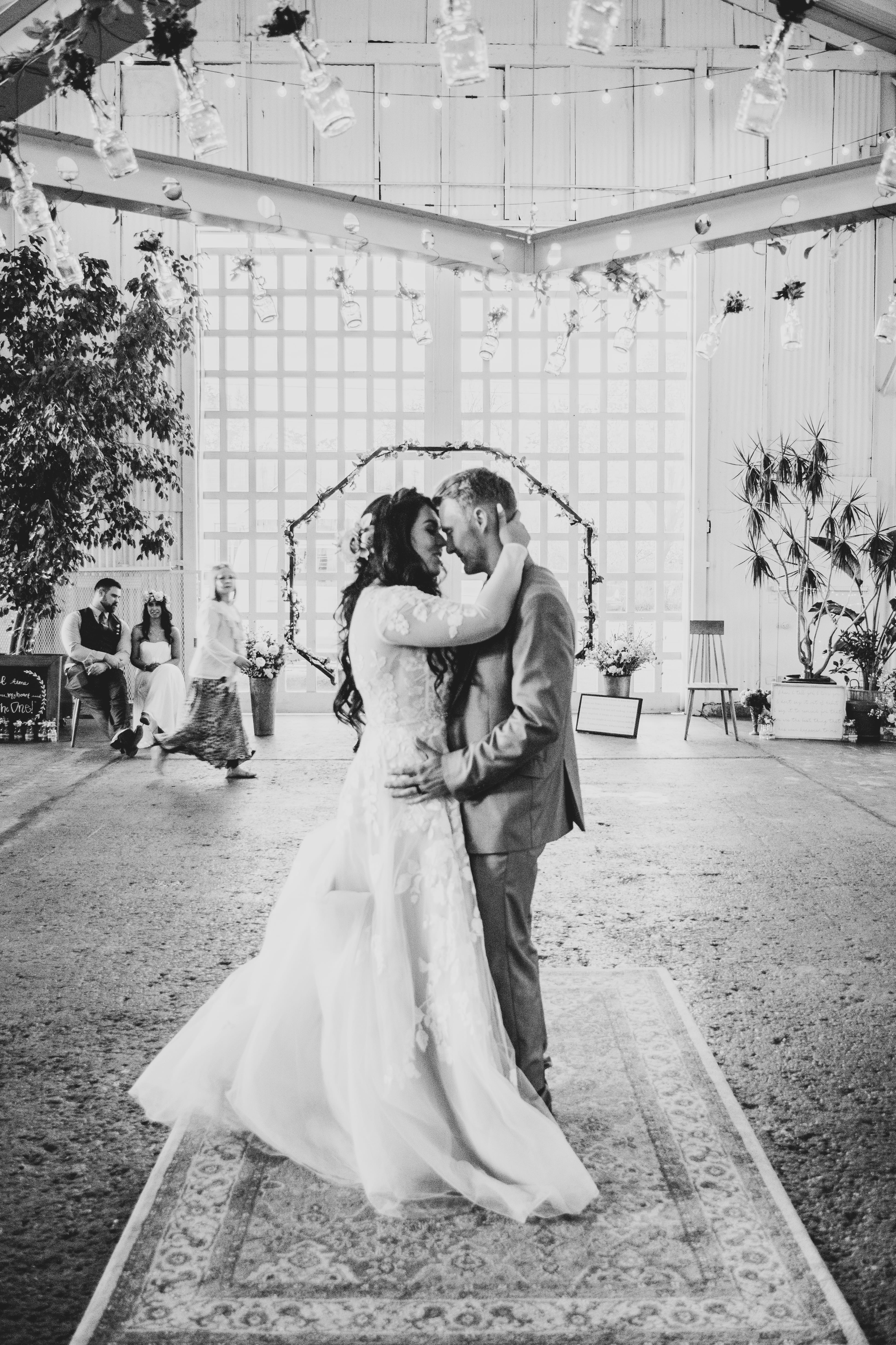 full length, suit, overcoat, love, life events, togetherness, bridegroom, photo, built structure, fashion, bonding, outdoors, real people, positive emotion, Phone HD Wallpaper