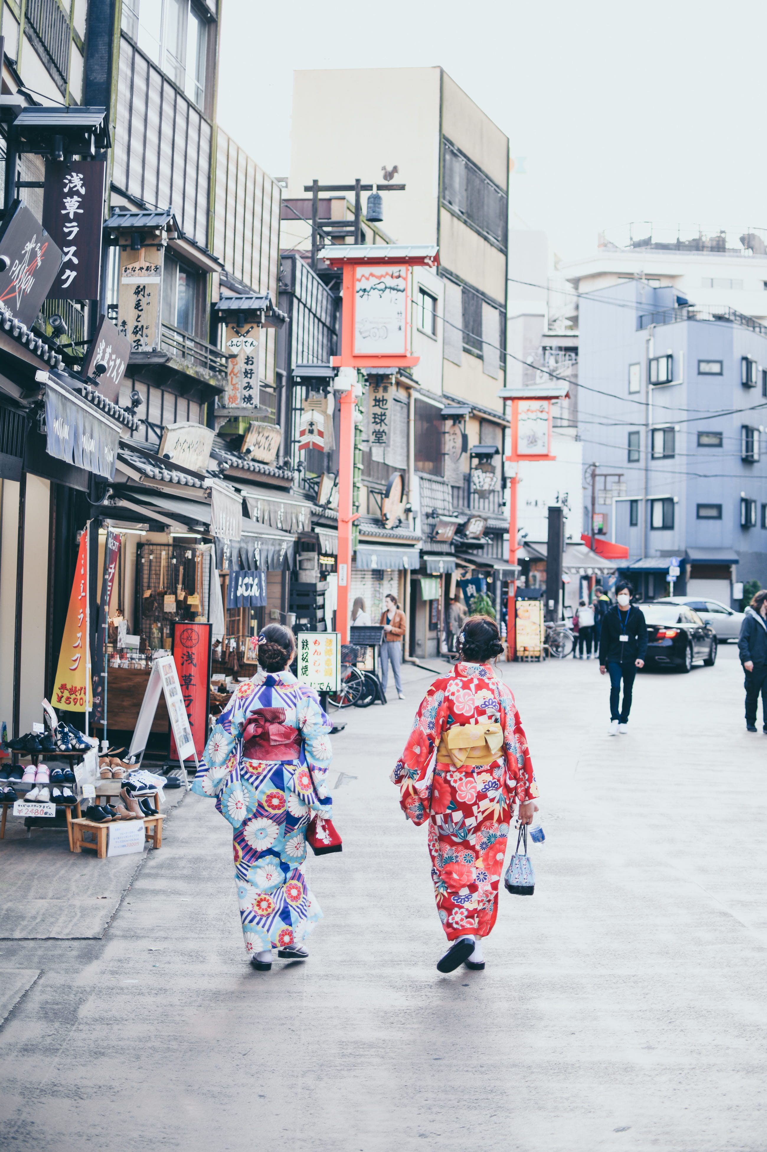 women, city, people, building exterior, motor vehicle, person, clothing, automobile, shoe, transportation, architecture, incidental people, human, kimono, Phone HD Wallpaper