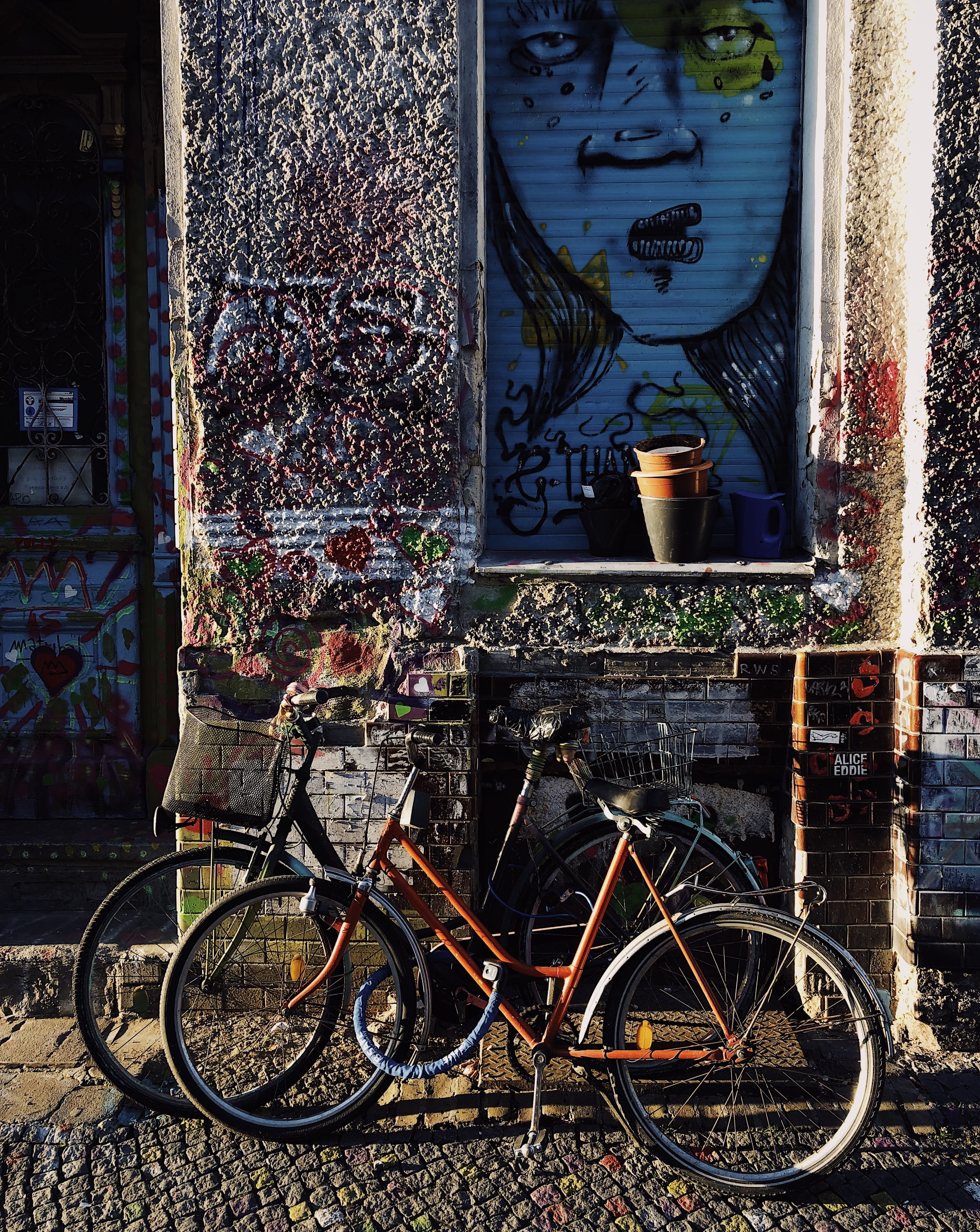 parking, sports, germany, spoke, no people, art, day, wrangelstraße 111, three, transportation, outdoors, vehicle, communication, wall - building feature, Phone HD Wallpaper