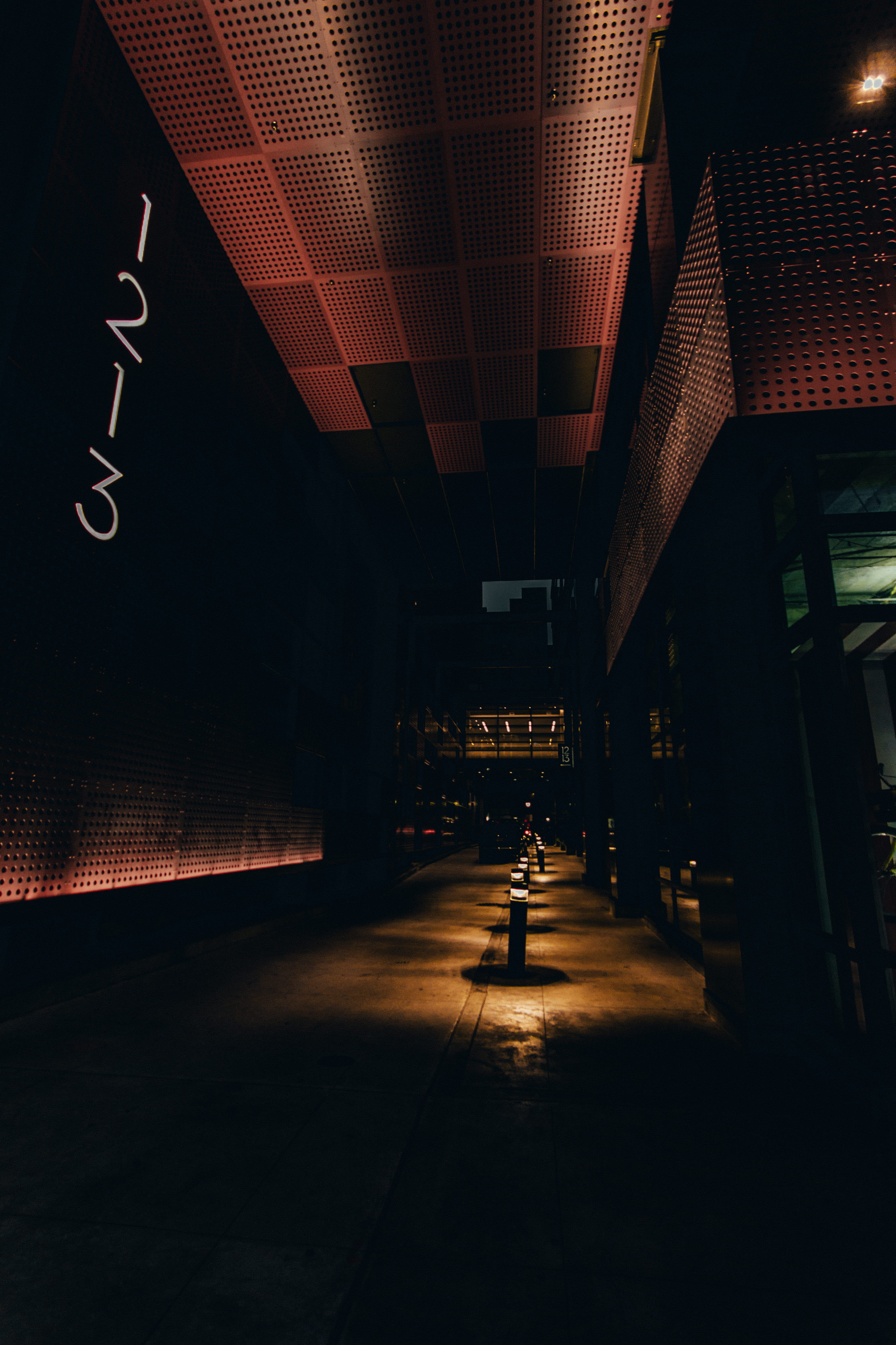 arcade game machine, indoors, banister, building, town, corridor, wood, flare, ceiling, floor, tunnel, city, architecture, illuminated, direction, incidental people, Phone HD Wallpaper