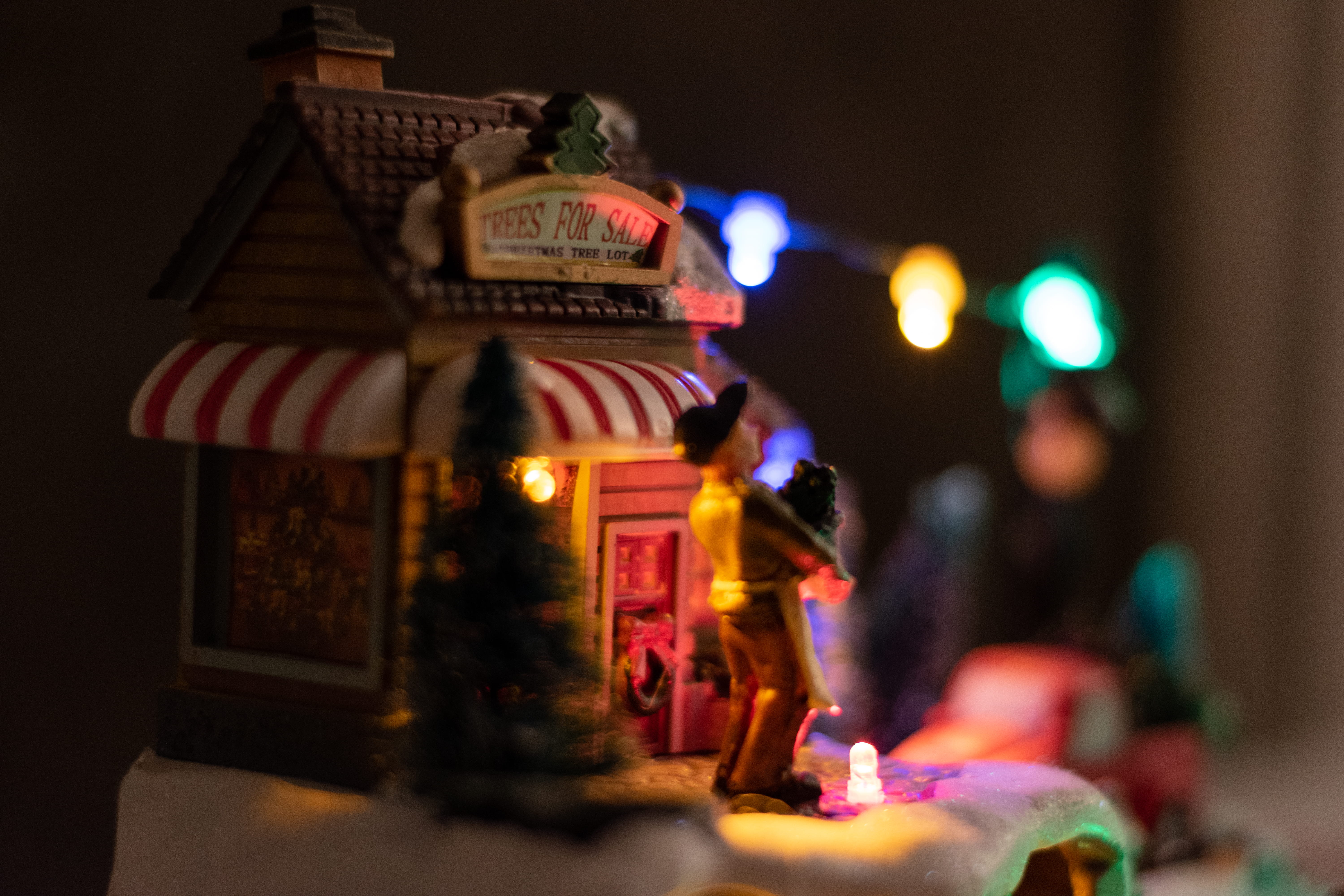 incense, night, house, pub, amusement park, belief, adult, icing, confectionery, outdoors, food, bar counter, lighting equipment, one person, cake, lighting, HD Wallpaper