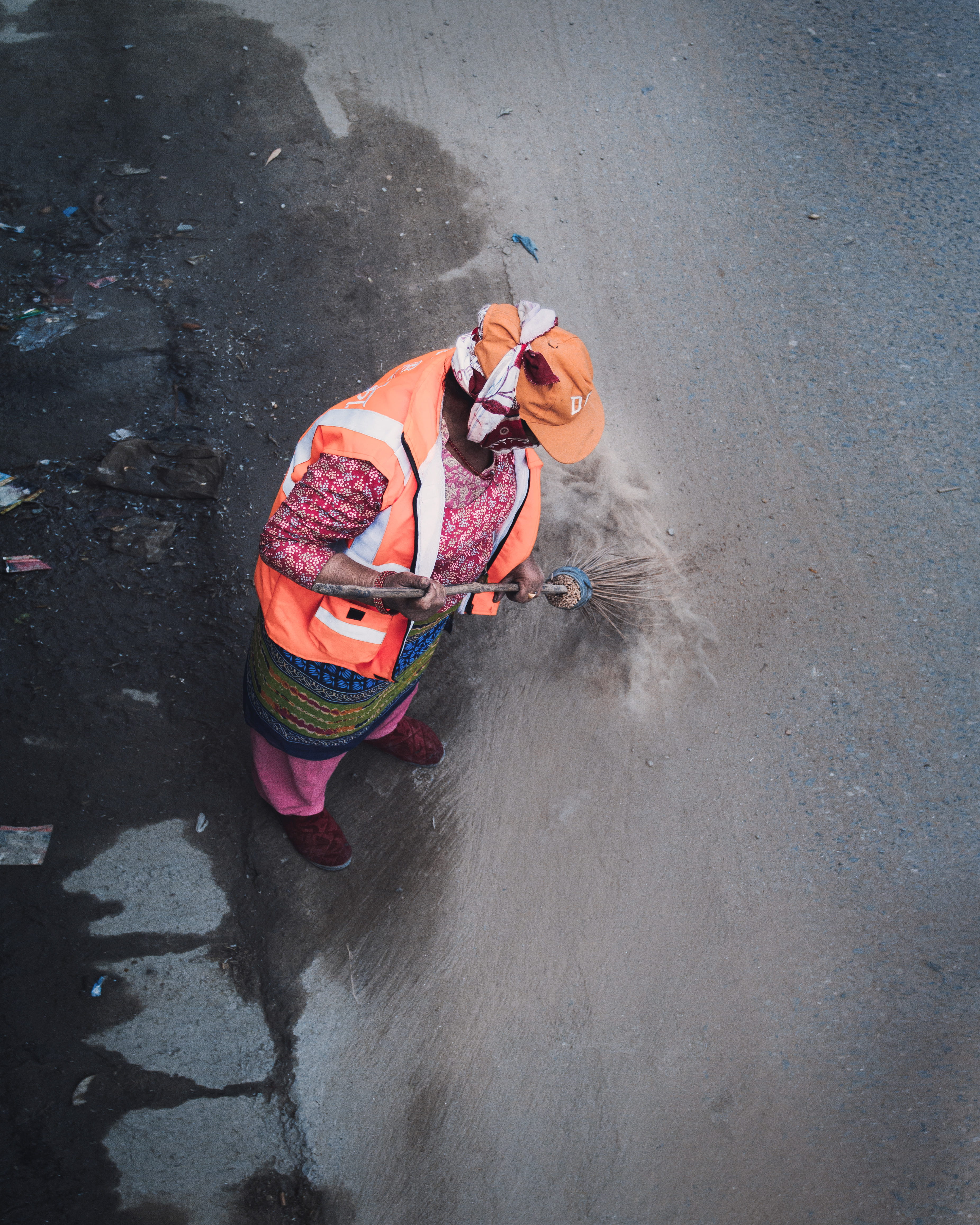 helmet, lifestyles, protection, wet, people, vehicle, paper, working, street, crash helmet, adult, day, one person, overcoat, 4K, asphalt, warm clothing, Phone HD Wallpaper