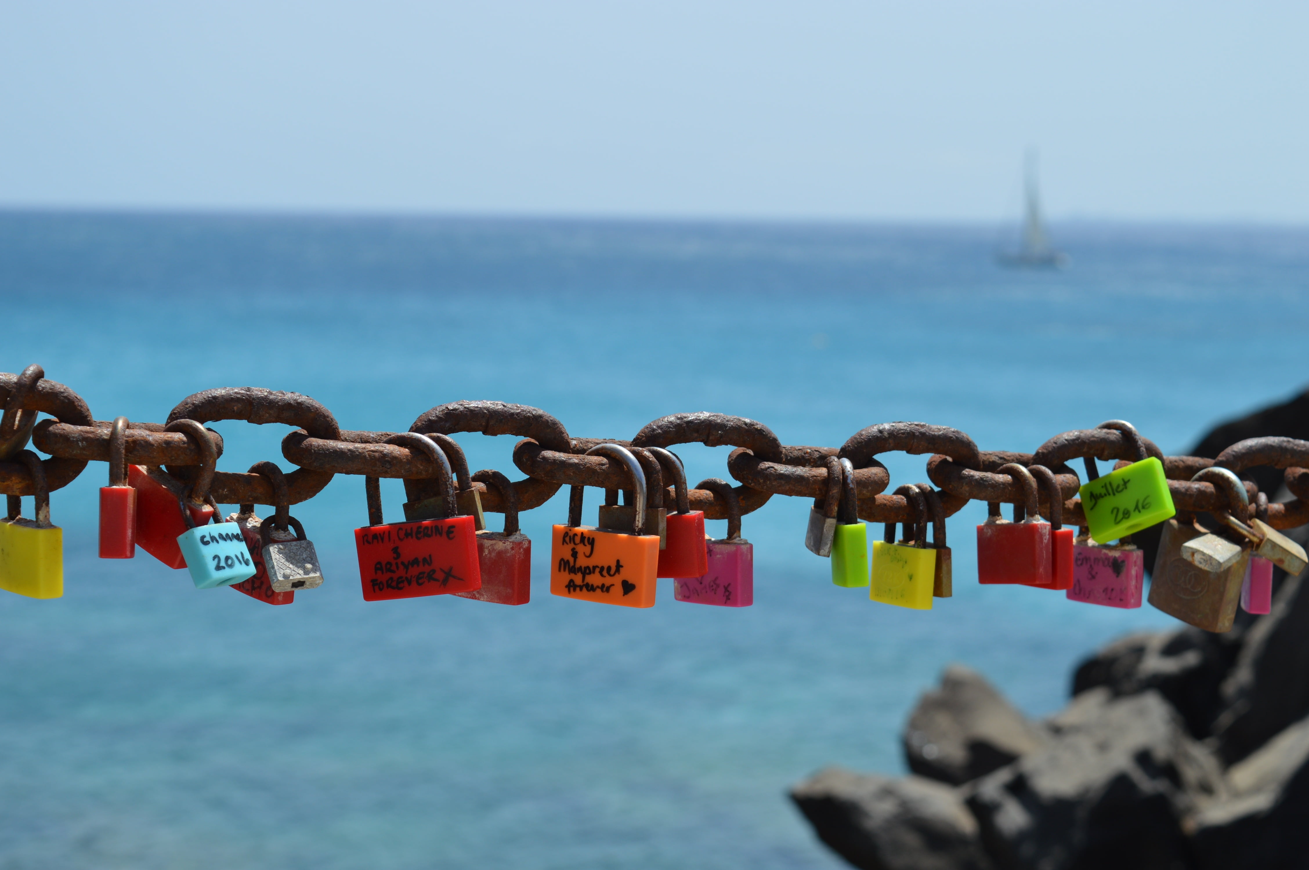 no people, love lock, hanging, romance, padlock, hope - concept, togetherness, close-up, day, assorted, locks, nature, lot, loyalty, sea, closed, lock, HD Wallpaper