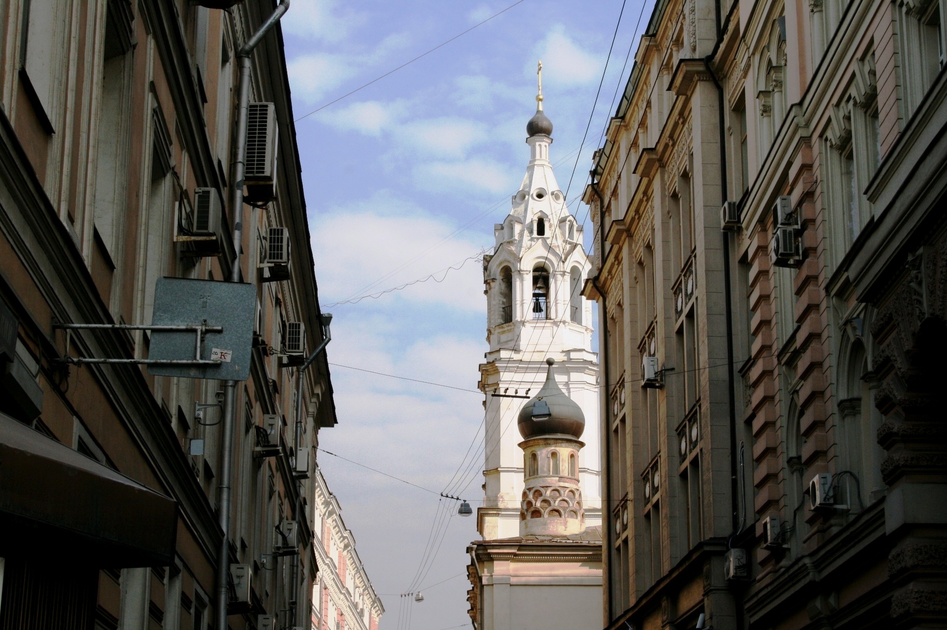architecture, place of worship, residential district, spirituality, white, the past, outdoors, belief, religion, city, old arbat, building exterior, cupola, HD Wallpaper