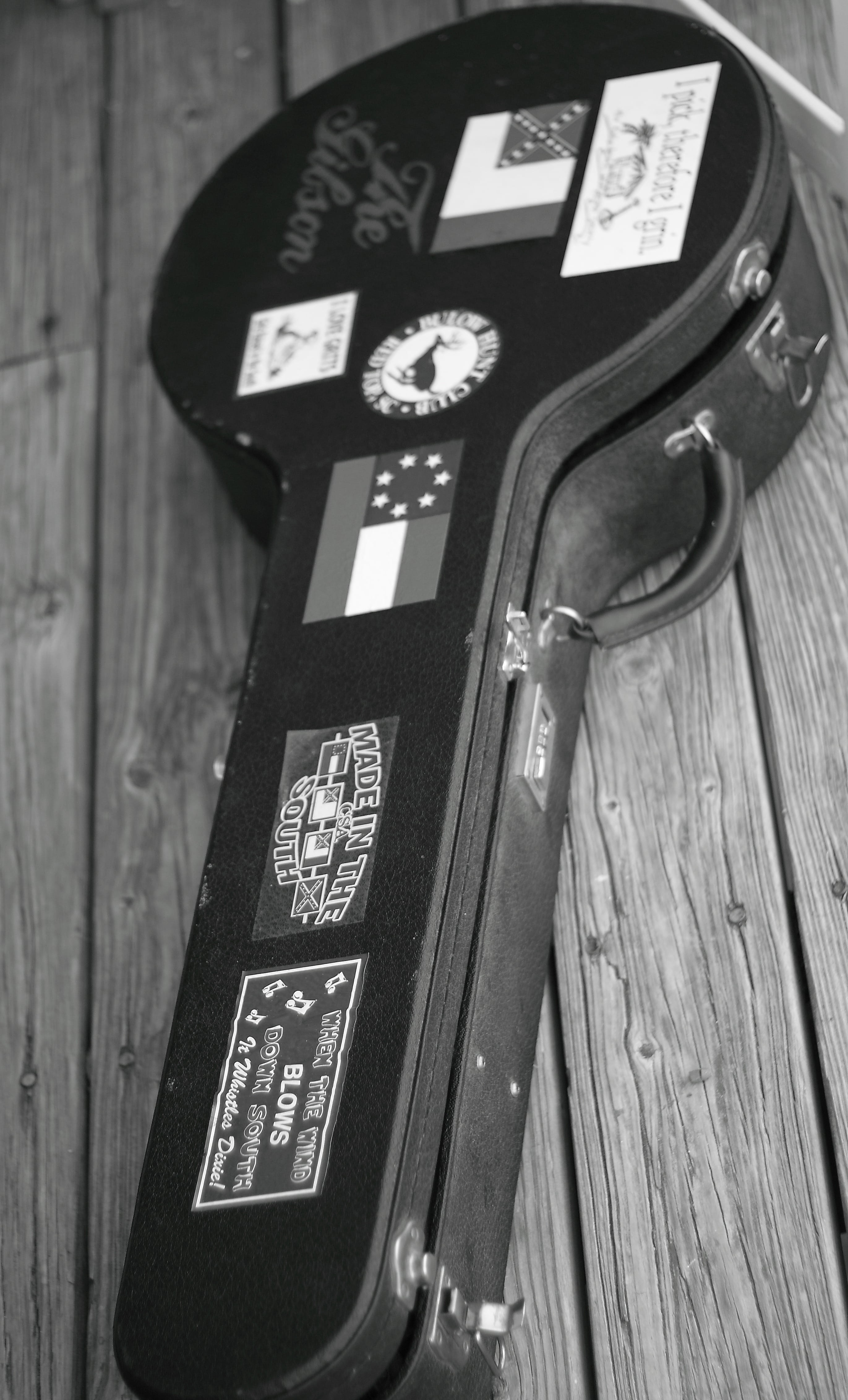 Banjo, focus on foreground, control, connection, mandolin, telephone, Musical, text, backdrop, communication, day, old-fashioned, Bluegrass, personal accessory, Phone HD Wallpaper