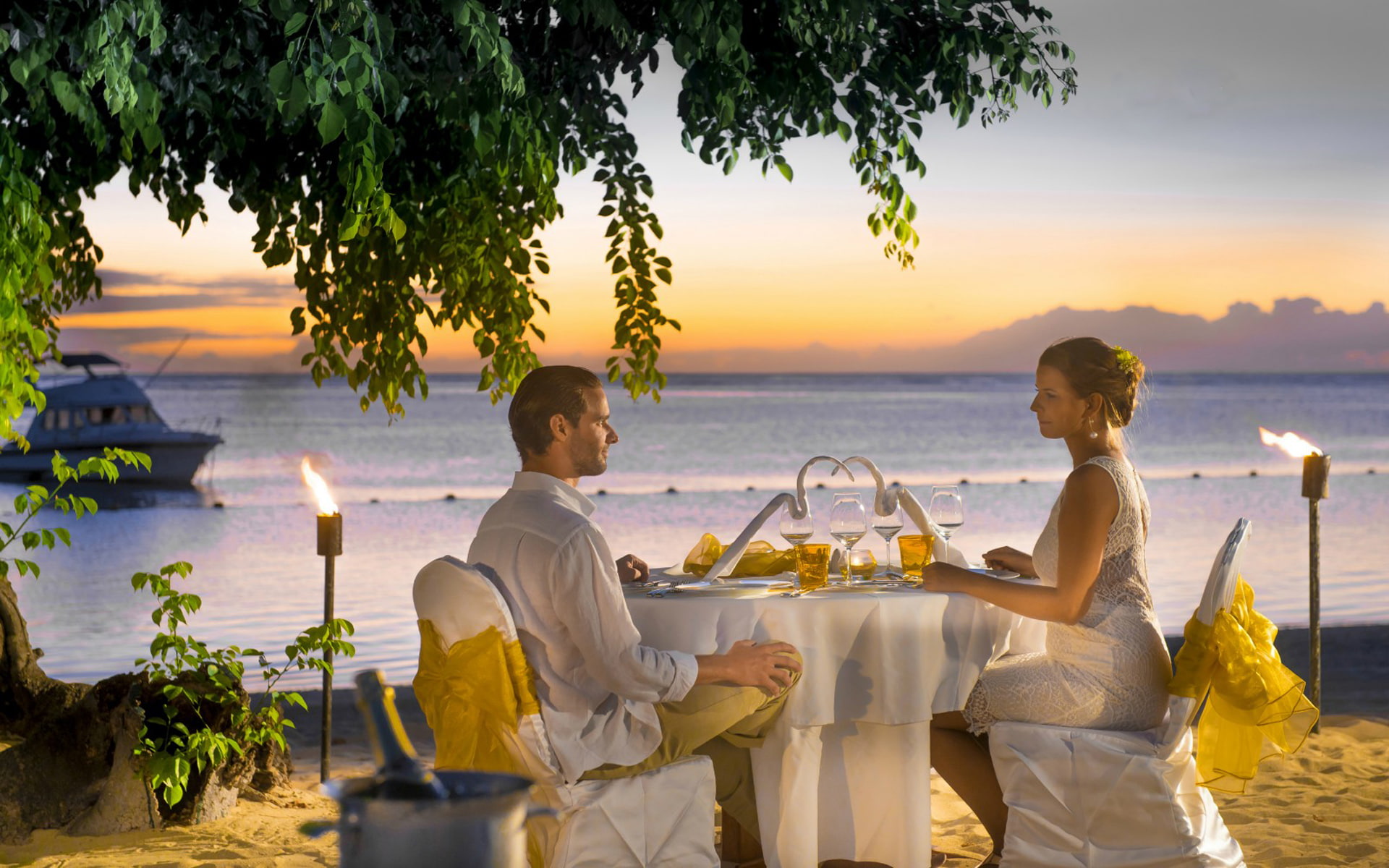 love, dinner, 1080P, beach, hd, romantic, couple, HD Wallpaper