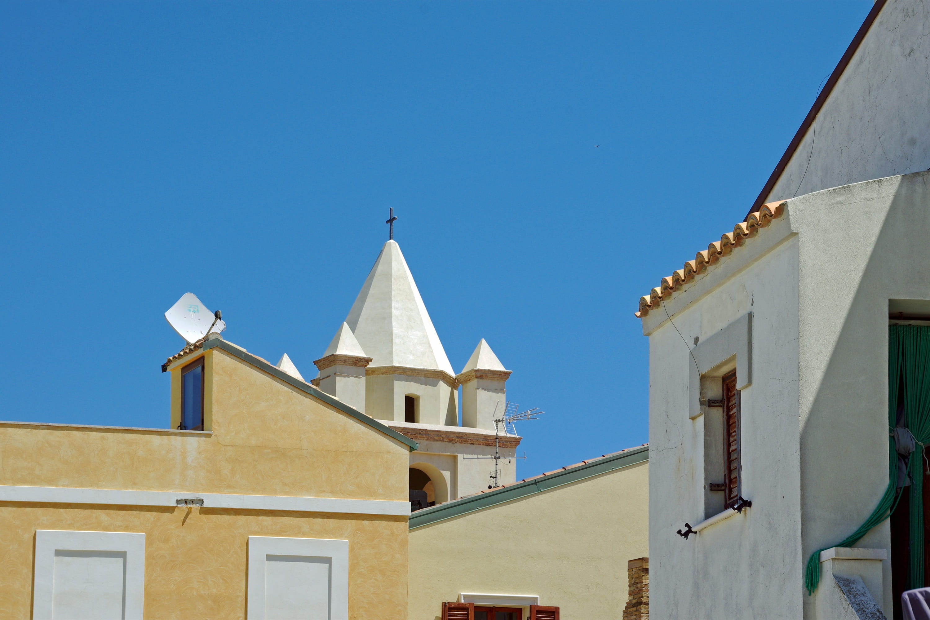 religion, blue, sky, Houses, window, place of worship, spire, low angle view, outdoors, 2K, Italy, Lines, Termoli, built structure, summer, spirituality, HD Wallpaper