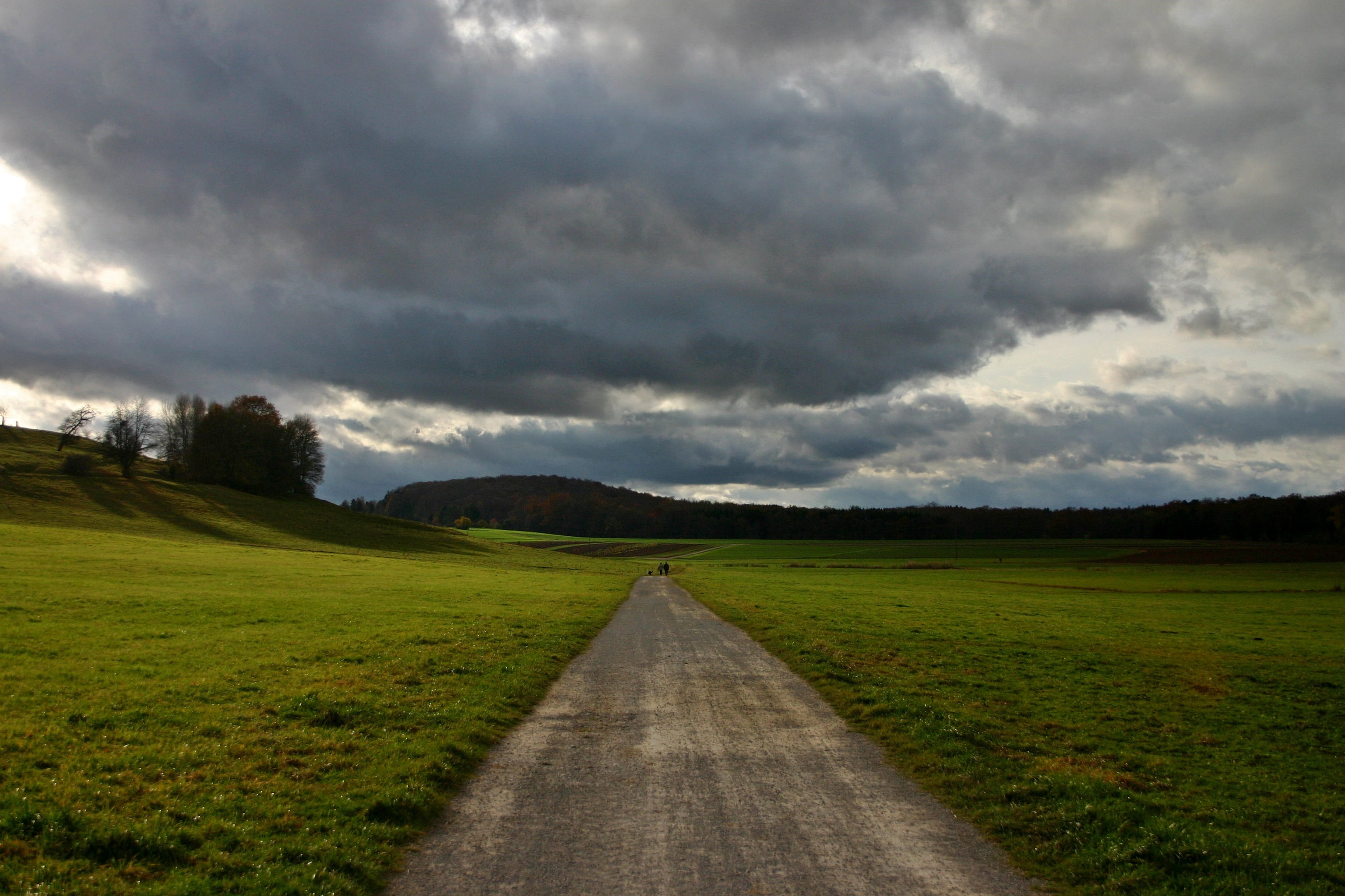 agriculture, weather, 2K, storm, sky, tranquil scene, meadow, field, germany, non-urban scene, environment, ominous, road, baden württemberg, grey, transportation, HD Wallpaper