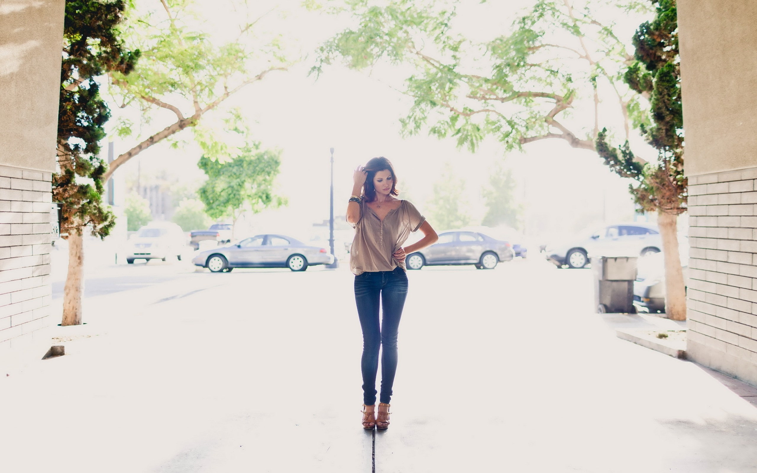 gap, women, 2K, jeans, brunettes, streetscape, overexposure, HD Wallpaper