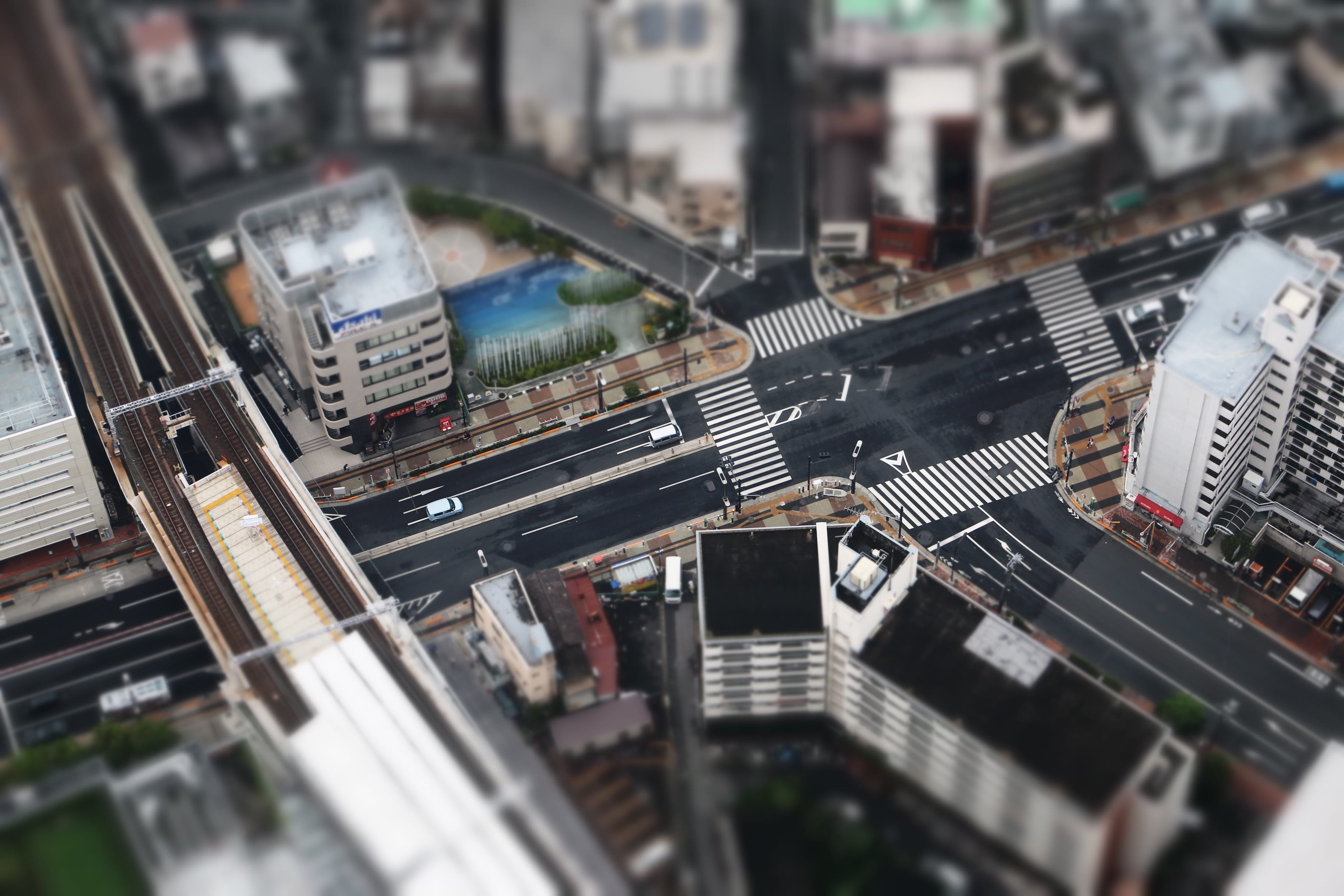 city model, building, high angle view, built structure, building exterior, aerial view, dolltown, office building exterior, modern, 2K, bird view, no people, HD Wallpaper