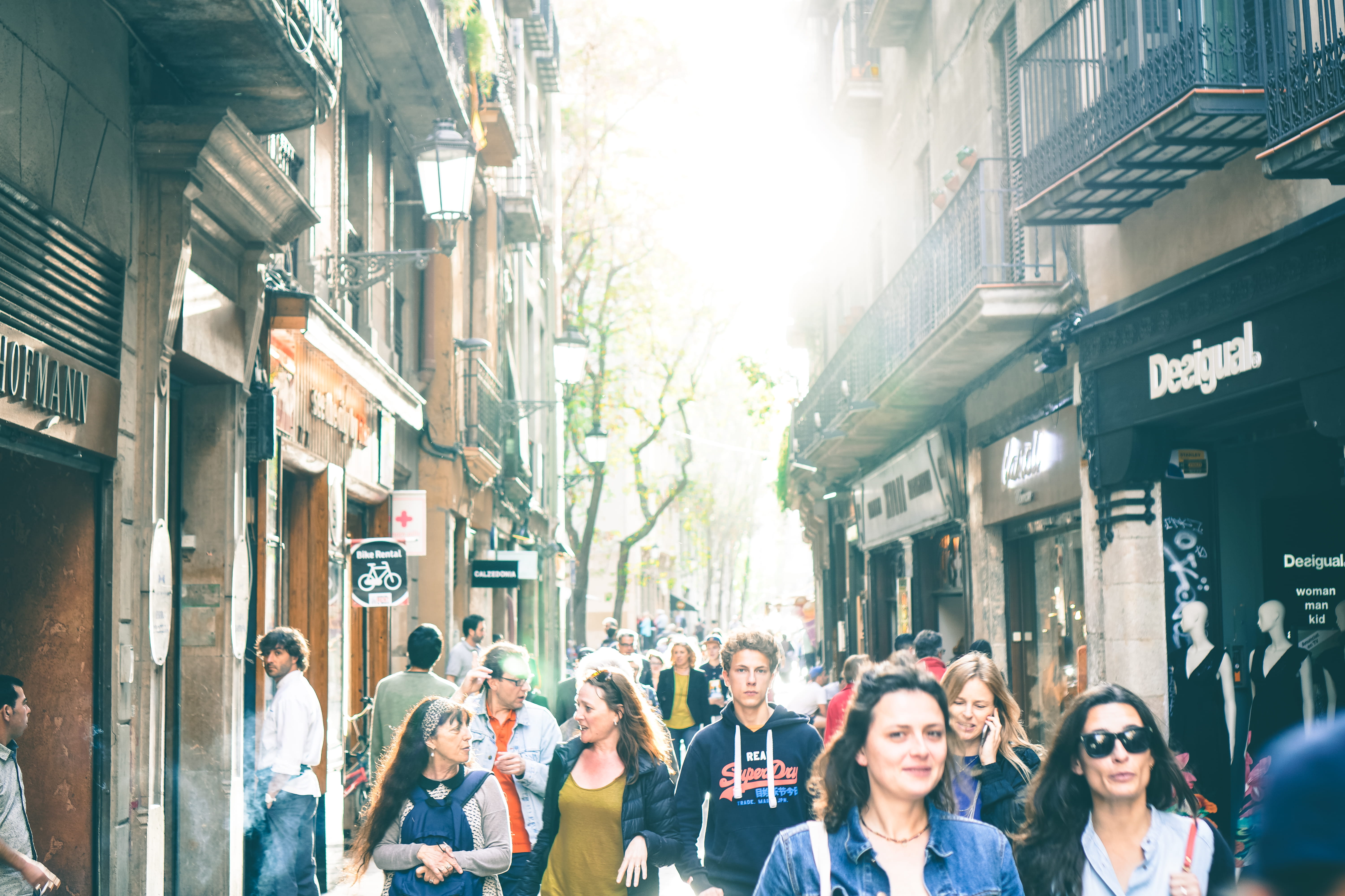 day, women, 5K, young adult, men, street, leisure activity, candid, busy, people, shopping, lifestyles, social, built structure, spanish, evening, human, HD Wallpaper