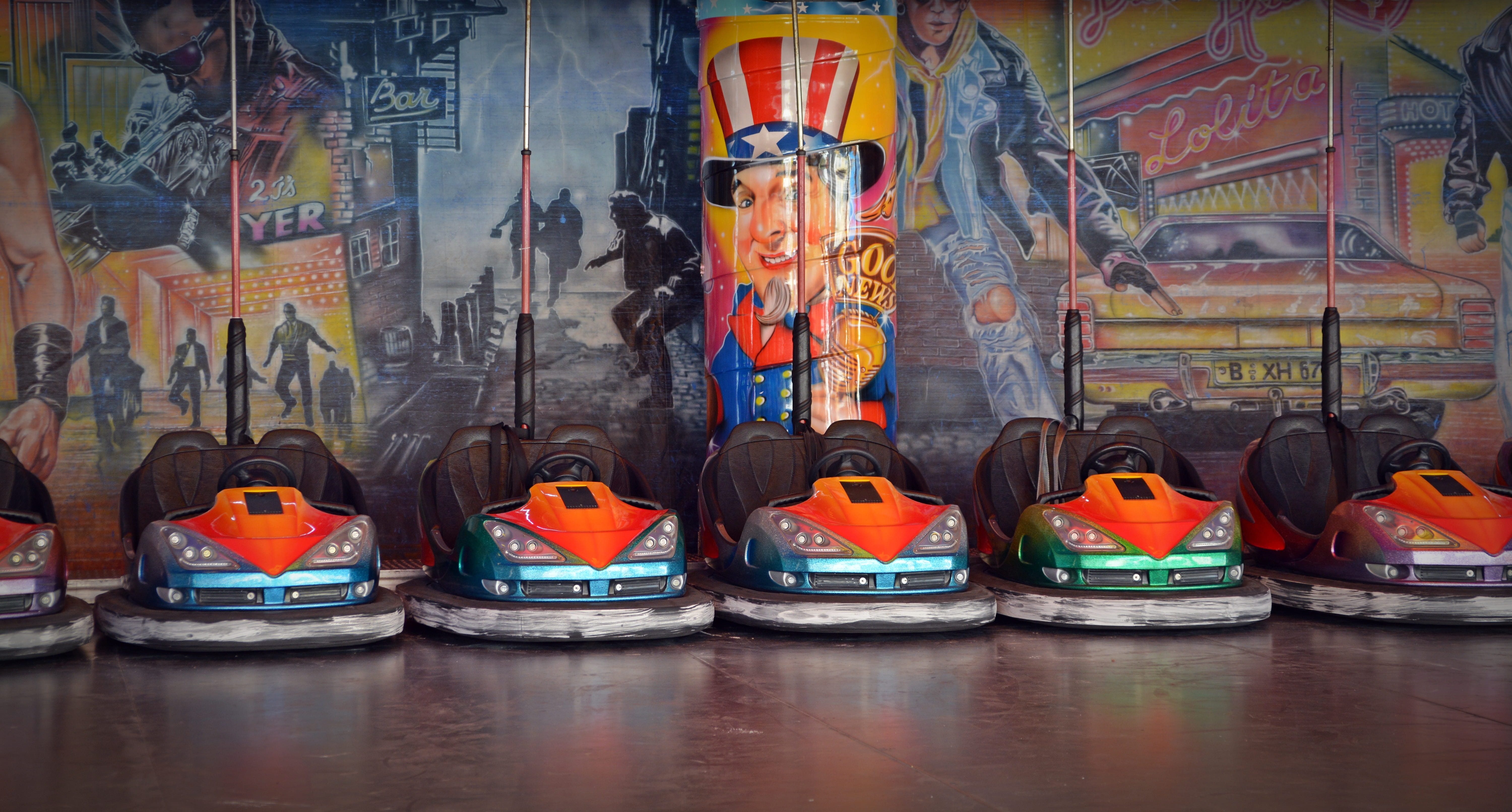 musical instrument, in a row, representation, colorful, creativity, carnies, still life, choice, art and craft, music, Carousel, multi colored, leisure, HD Wallpaper