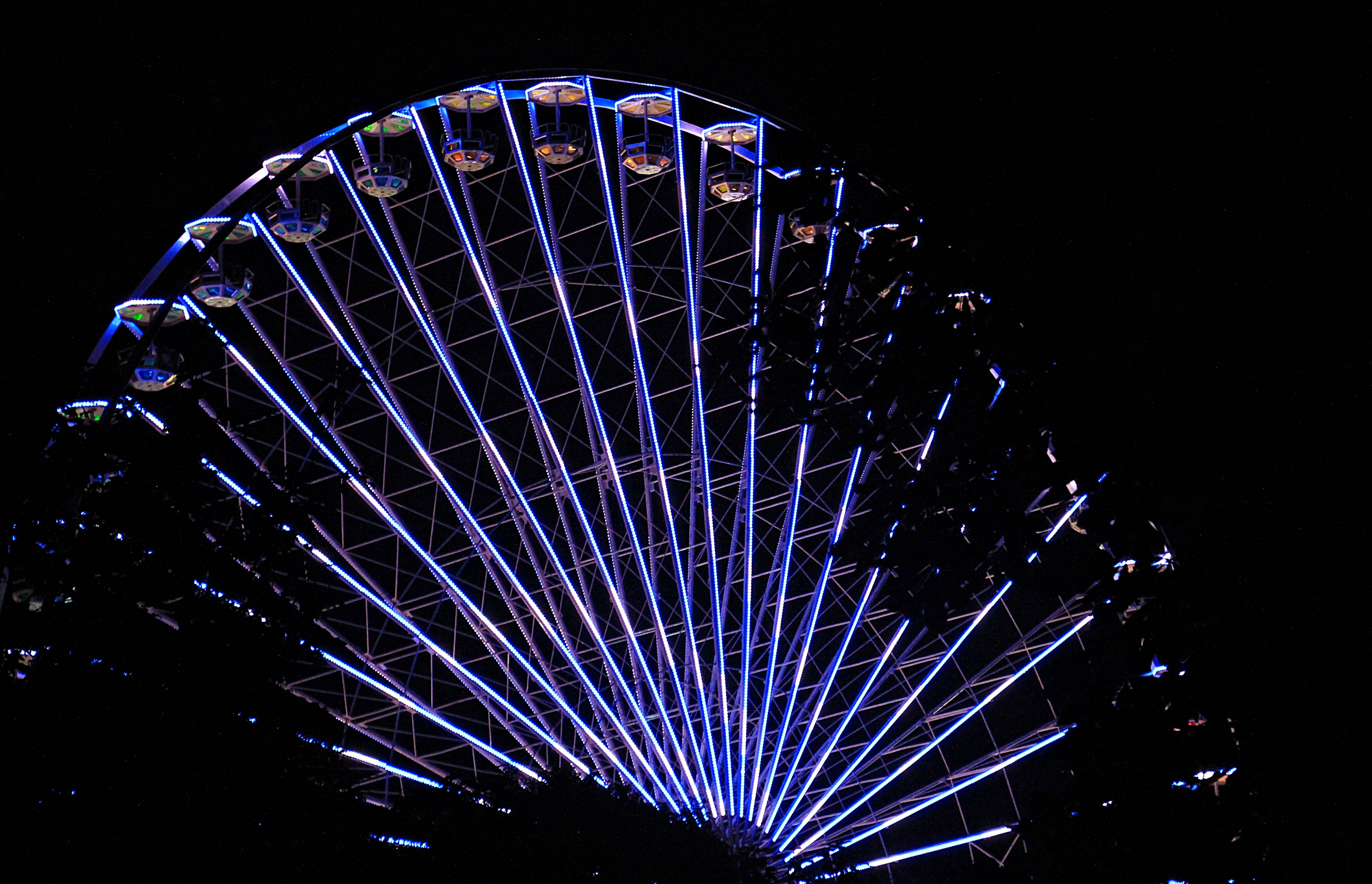 abendstimmung, arts culture and entertainment, 4K, outdoors, light, blue, illuminated, carnival, wheel, purple, amusement park, year market, structural, HD Wallpaper