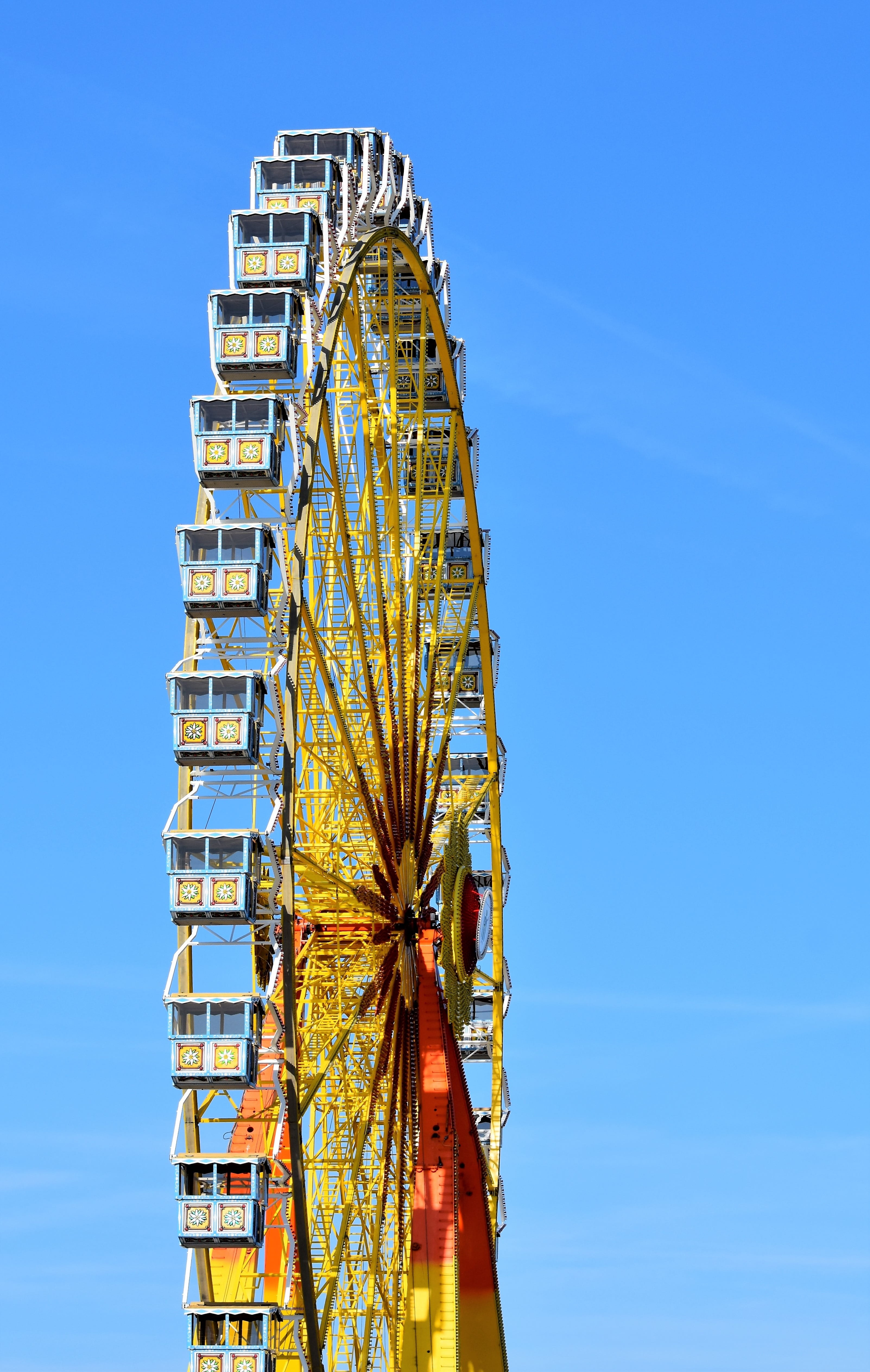 built structure, fun, no people, wagon, 4K, sky, large, wheel, arts culture and entertainment, fair, hustle and bustle, day, amusement park ride, rides, Phone HD Wallpaper