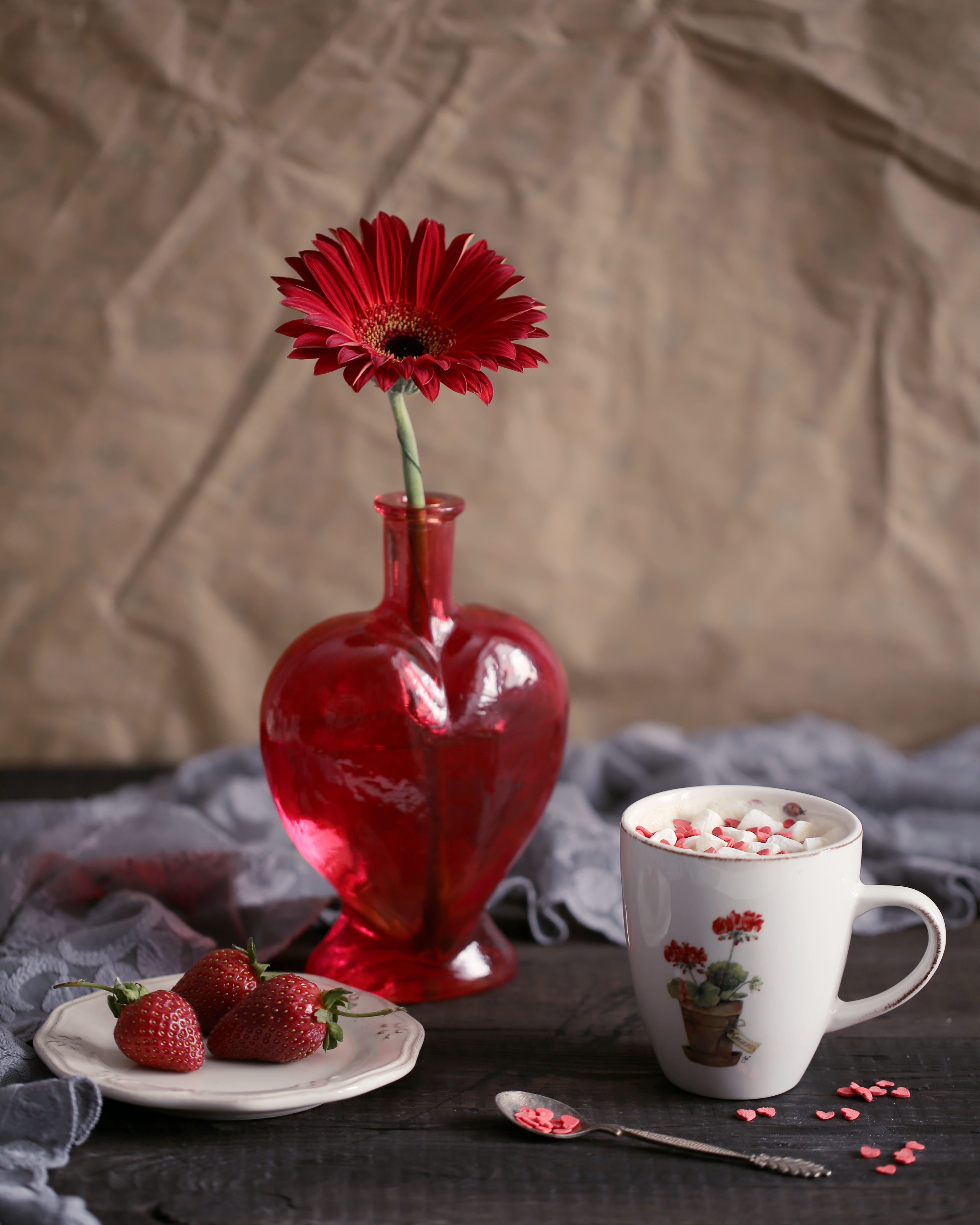 mug, red, creativity, image, wood, valentine, table, glass, rustic, postcard, holiday, fruit, food and drink, still life, cup, delicious, 4K, focus on foreground, Phone HD Wallpaper