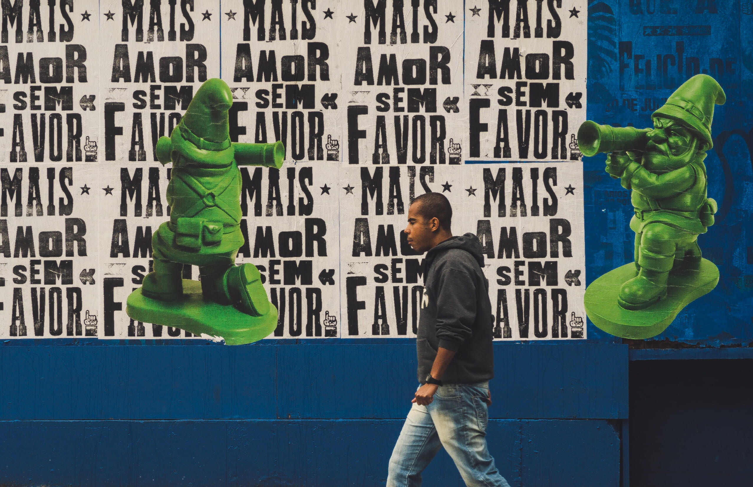 urban, building exterior, quote, leisure activity, city, graffit, young men, posters, brazil, são paulo, rear view, man, built structure, architecture, HD Wallpaper