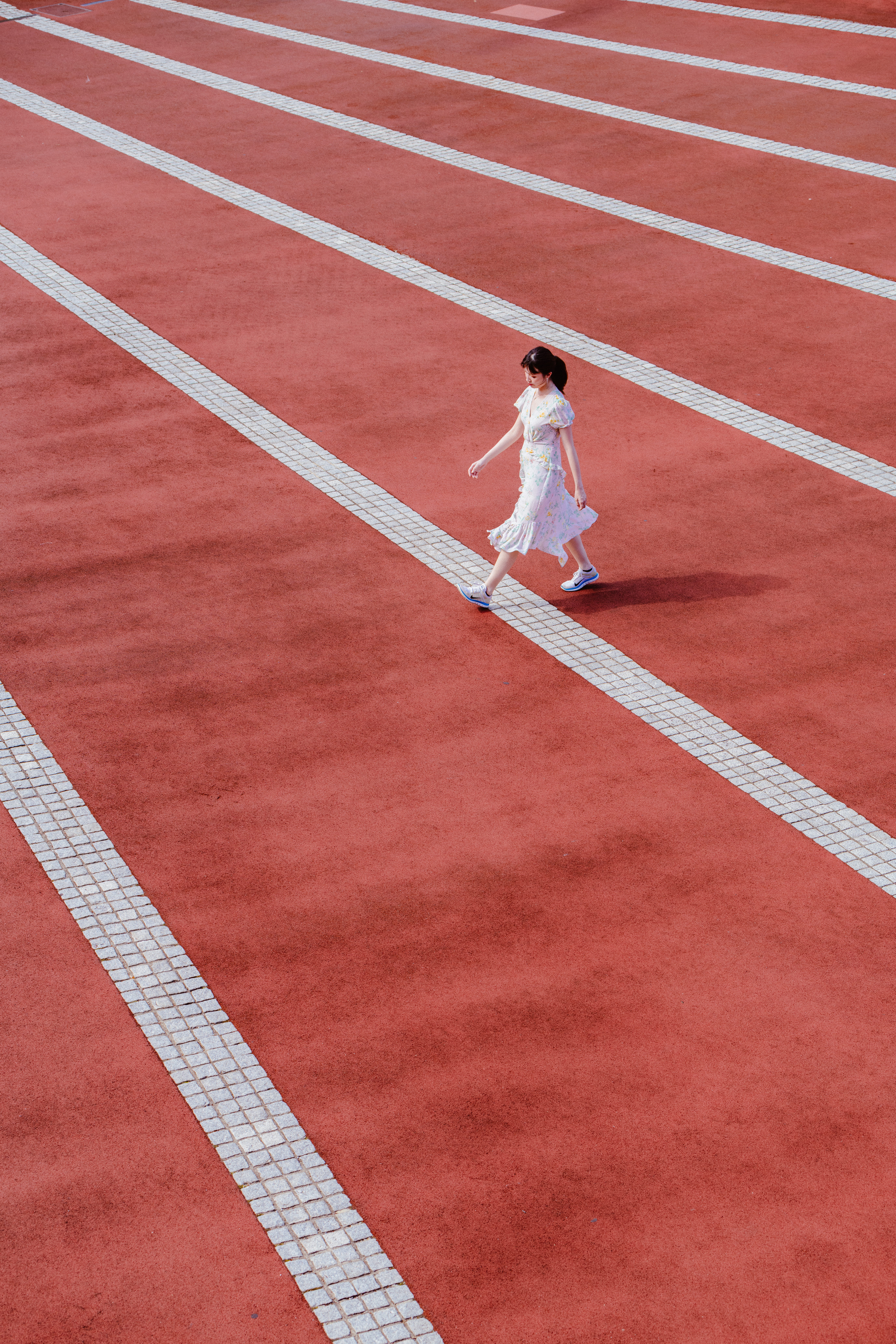 linear, field, outdoors, 8K, red, creative, creative  composition, women, urban, action, track Event, dress, city, summer, one Person, white, professional Sport, Phone HD Wallpaper