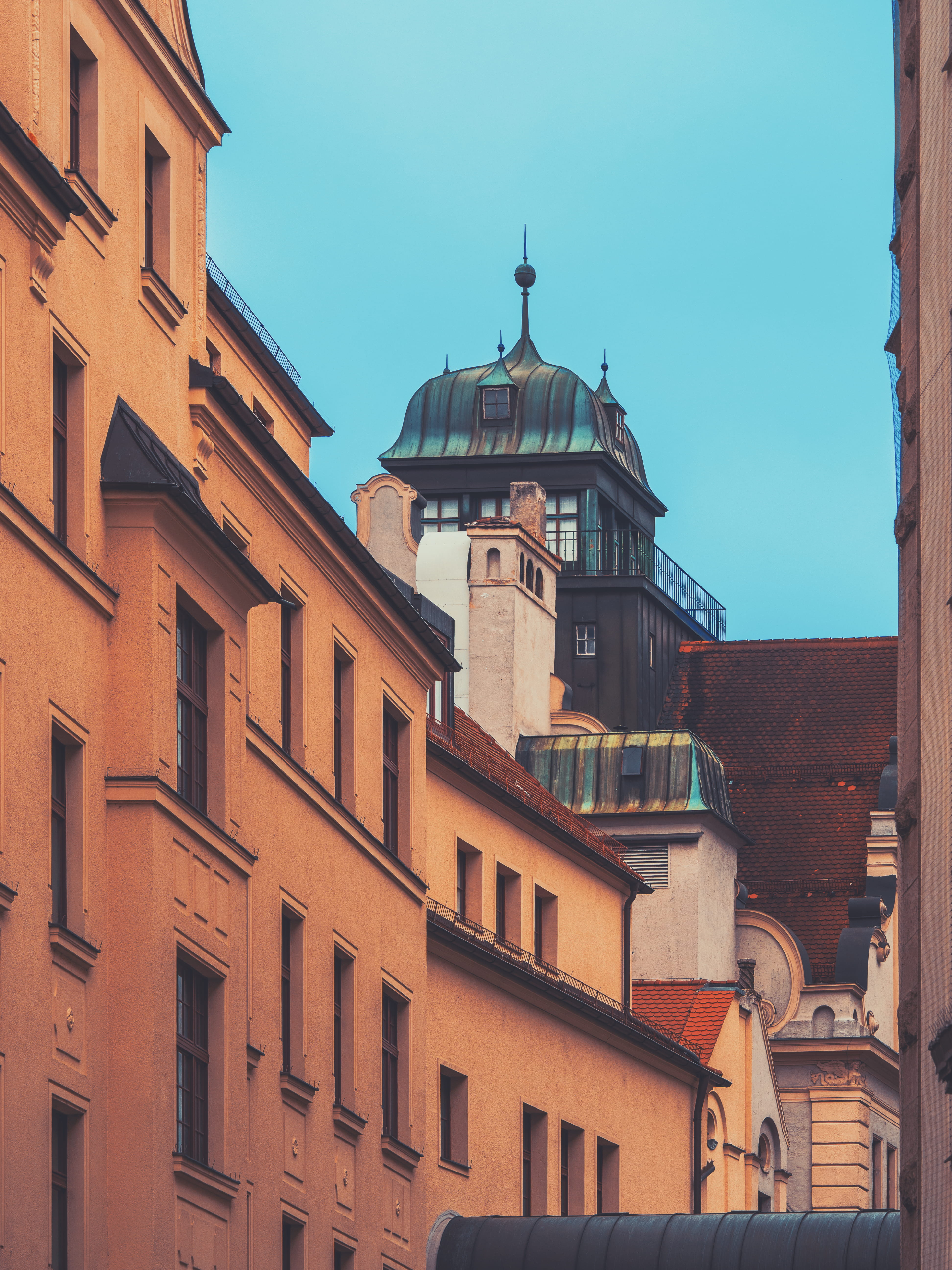 spire, clock, germany, arch, building exterior, spirituality, low angle view, munich, no people, tower, town, concrete, belief, street, church, religion, Phone HD Wallpaper