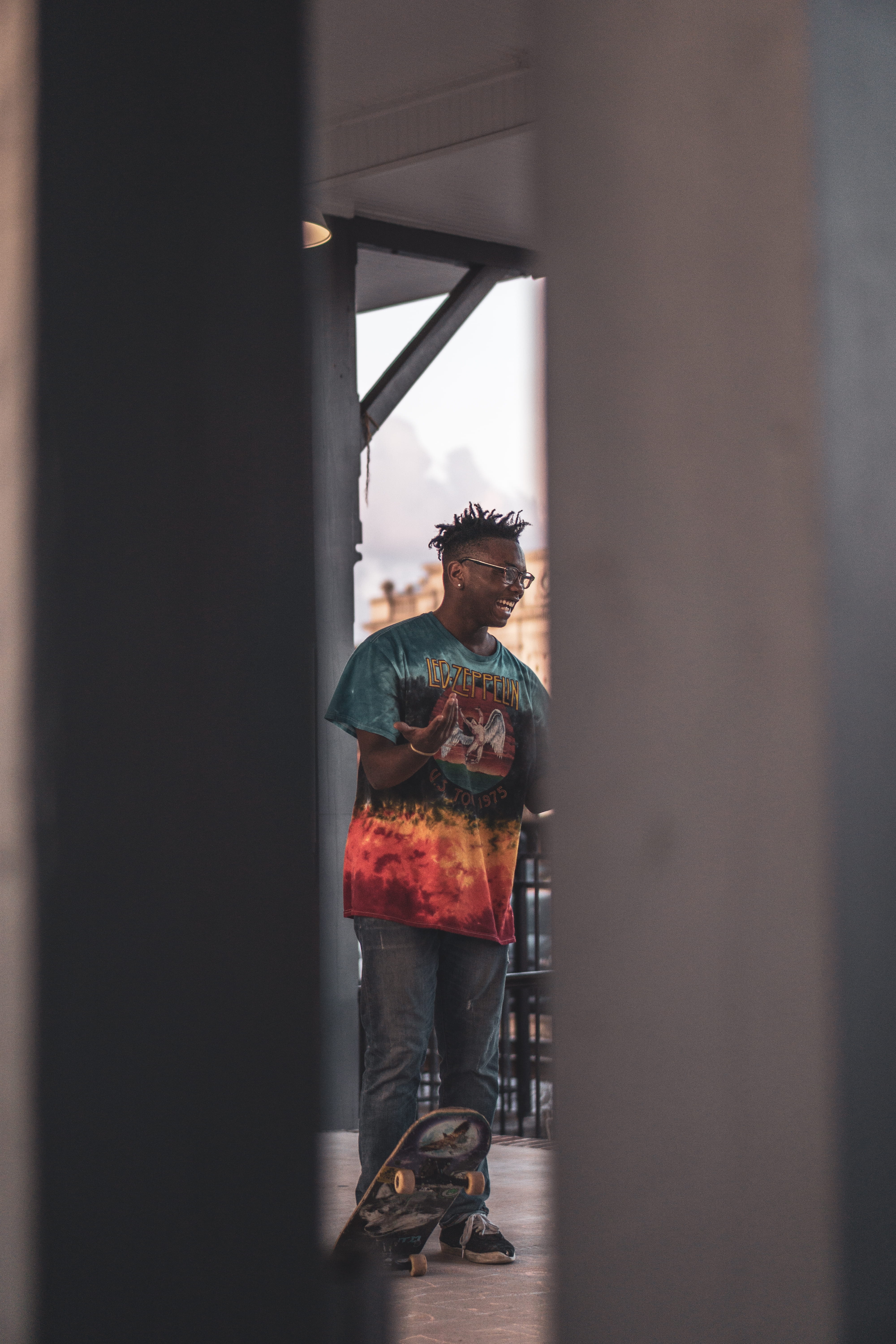 building, standing, real People, blur, casual Clothing, lifestyles, copy Space, skateboarding, women, young Men, females, architecture, skateboard, adult, Phone HD Wallpaper