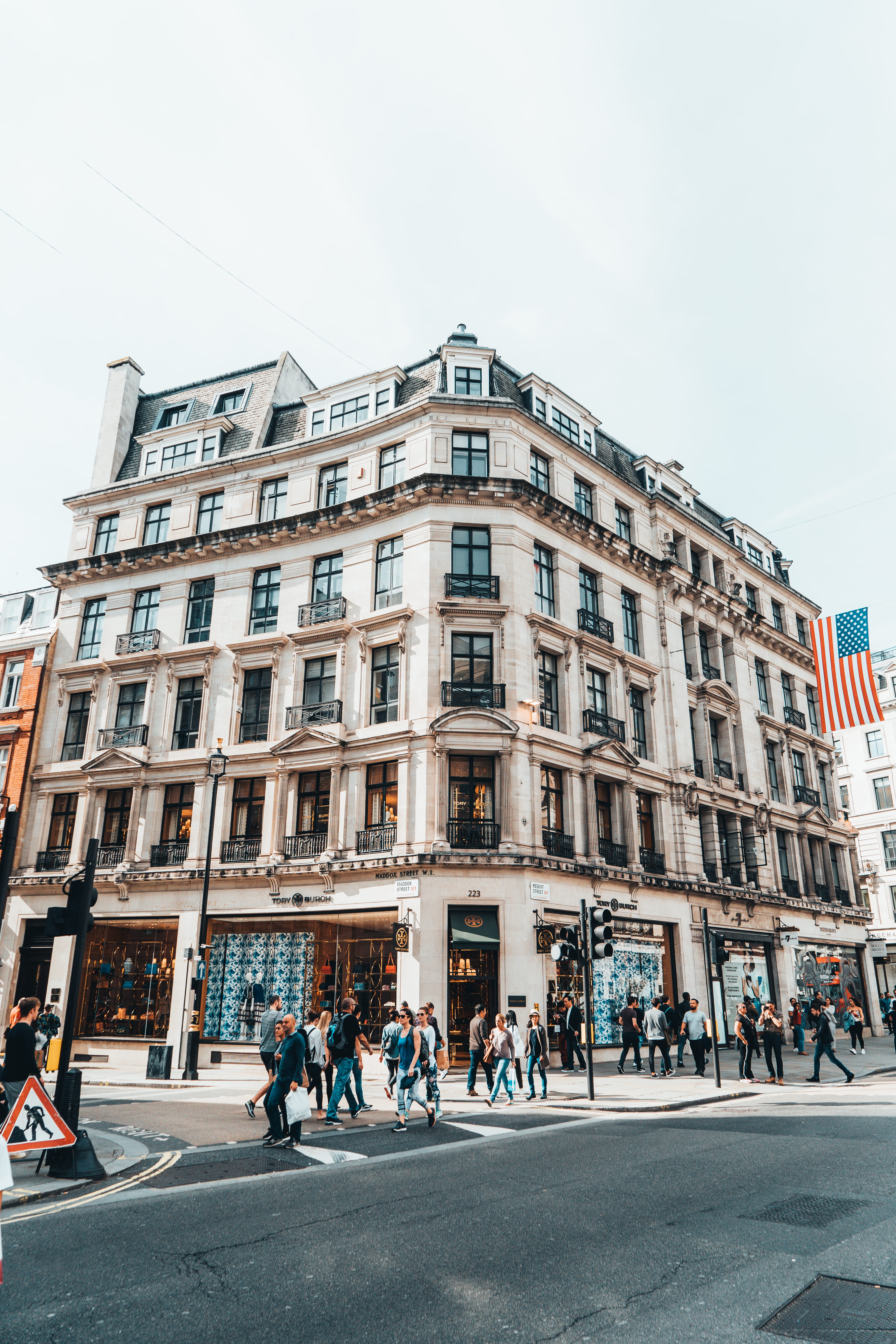 window, city life, sky, group of people, crossing, london, men, building exterior, real people, white, sidewalk, day, pedestrian, large group of people, Phone HD Wallpaper