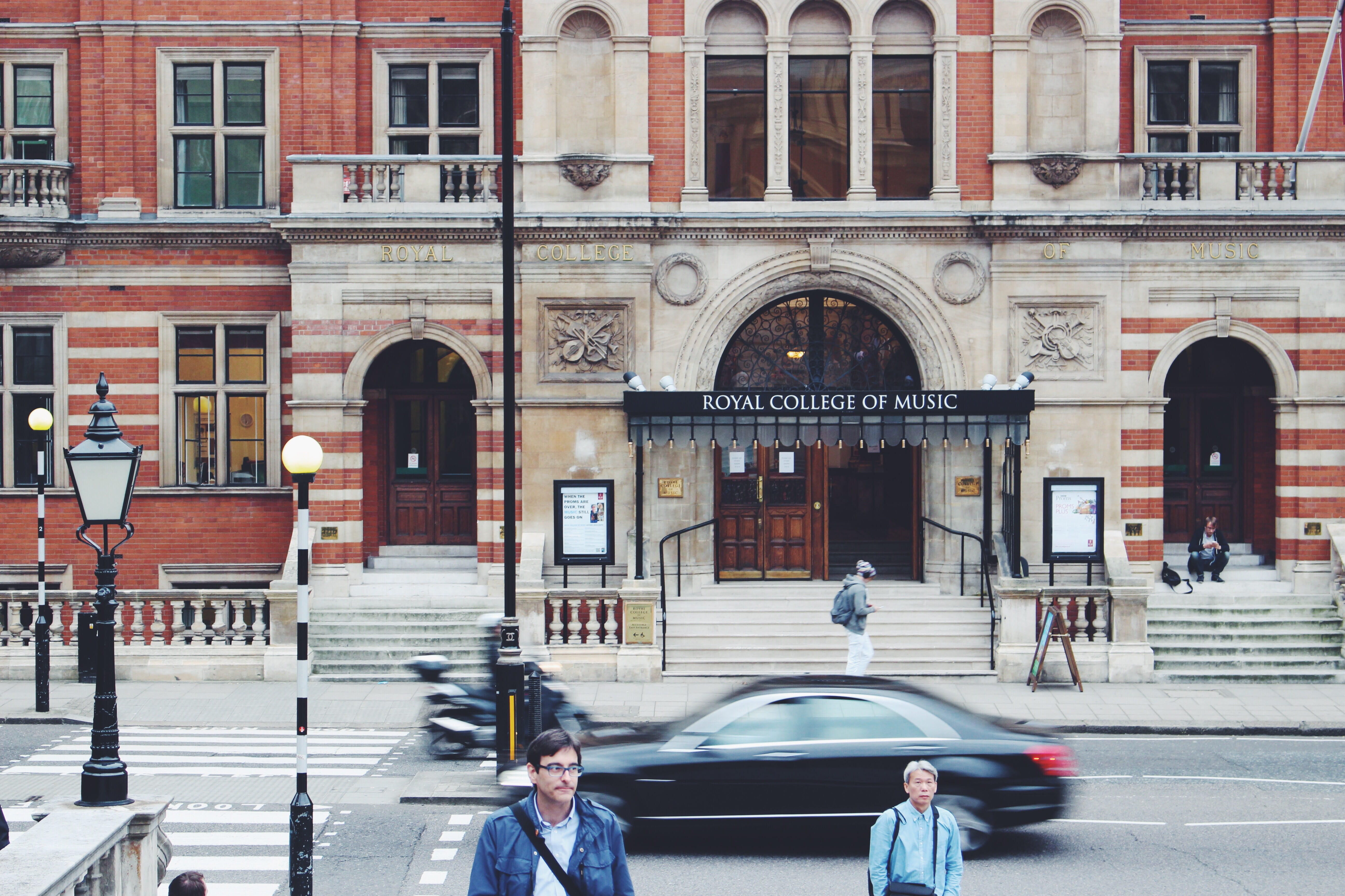 brown, city, music, mode of transportation, london, land vehicle, 5K, academium, street, outdoors, group of people, music school, day, real people, building, HD Wallpaper
