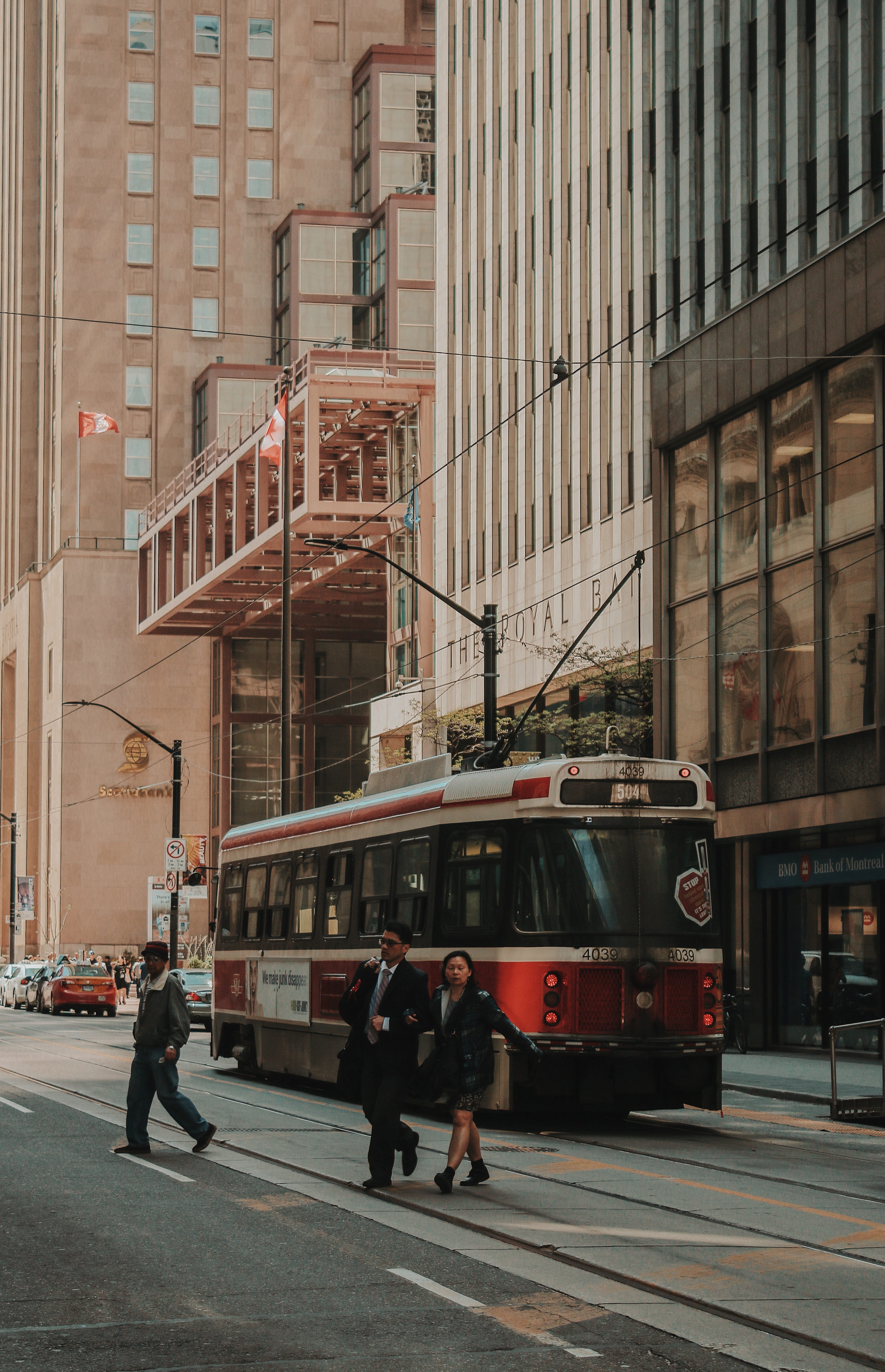 street, person, mode of transportation, female, lifestyles, built structure, woman, male, architecture, toronto, walking, canadian, transportation, women, Phone HD Wallpaper