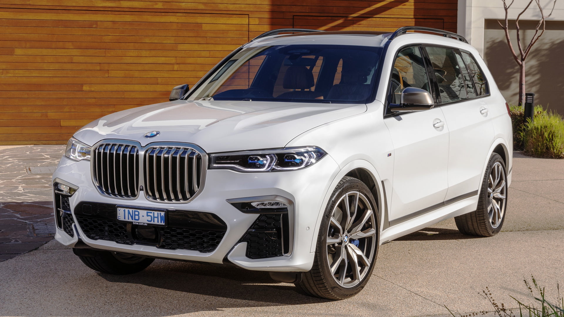White Car, 1080P, Luxury Car, BMW, Car, BMW X7 M50d, Full-Size Car, SUV, HD Wallpaper