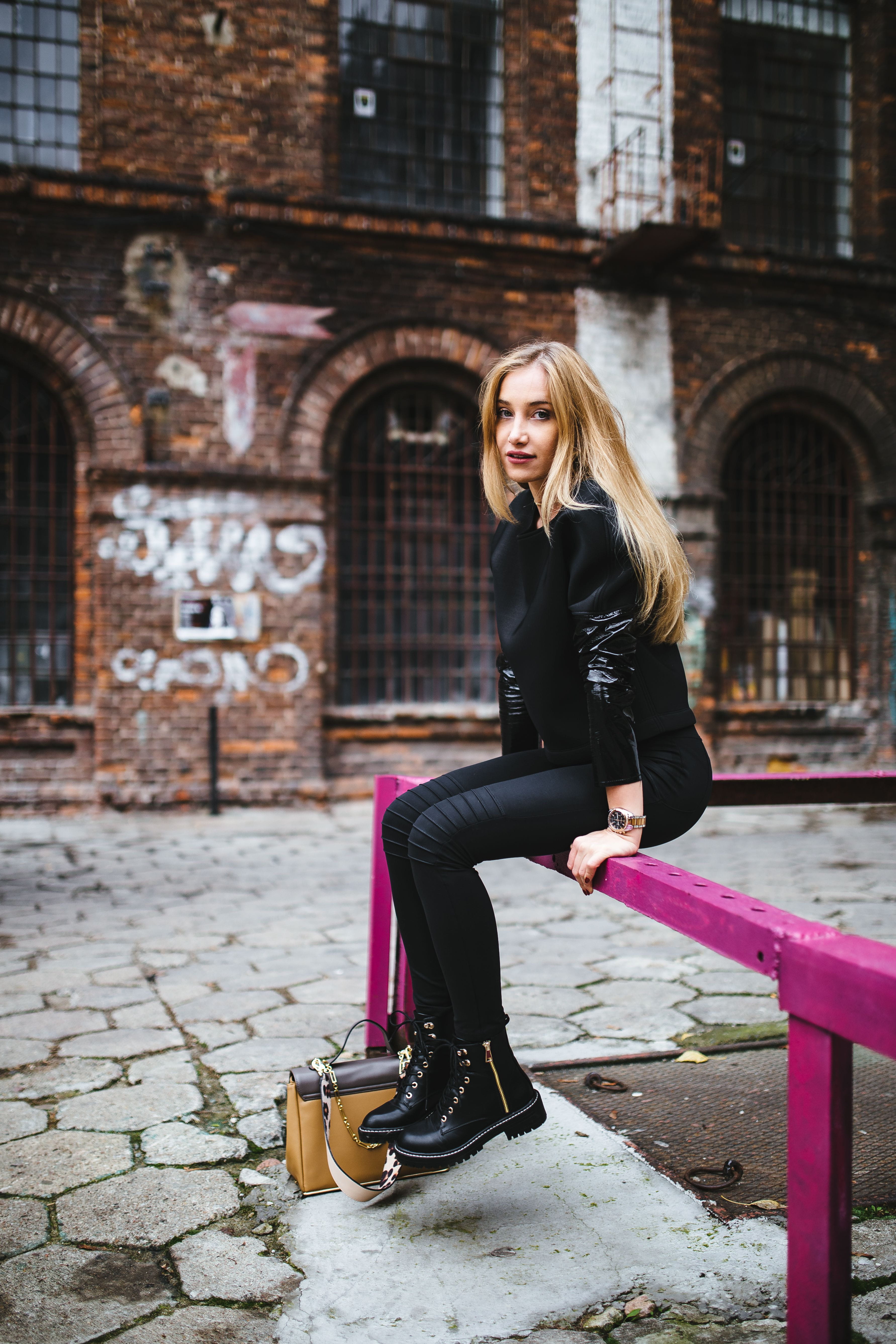 leisure activity, fashion, caucasian, portrait, hair, day, built structure, style, sitting, street, street fashion, lifestyles, real people, city, posing, Phone HD Wallpaper