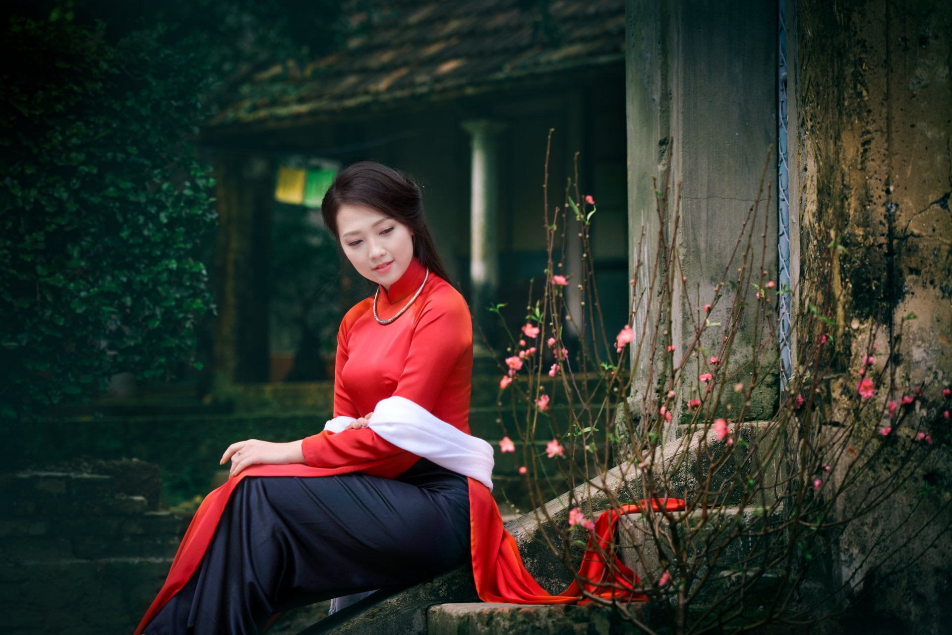 leisure activity, hairstyle, Vietnamese, adult, Ao Dai, day, architecture, sitting, Women, one person, nature, casual clothing, young women, real people, HD Wallpaper