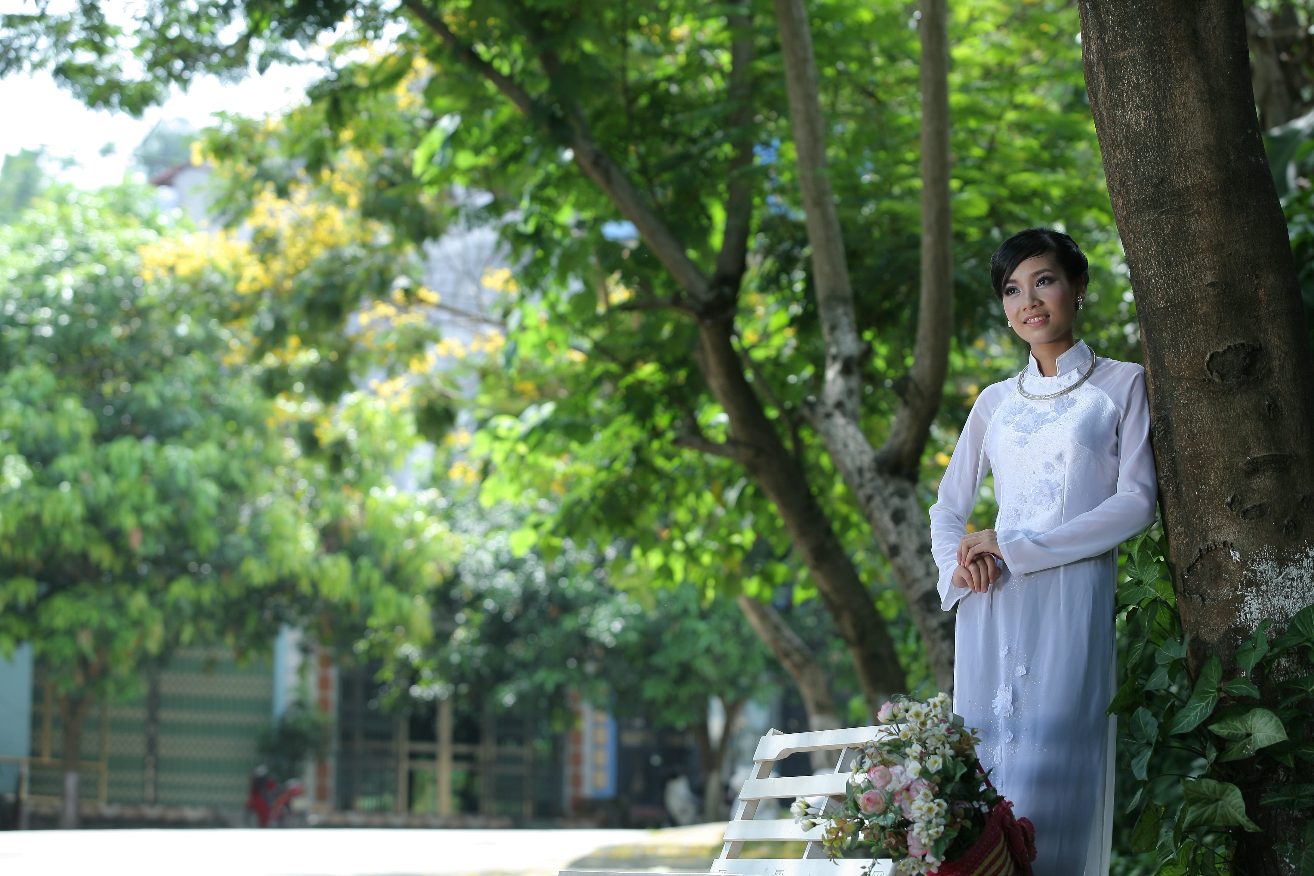 casual clothing, one person, girl, young women, ao dai, focus on foreground, growth, real people, plant, 4K, day, leisure activity, fashion, outdoors, HD Wallpaper